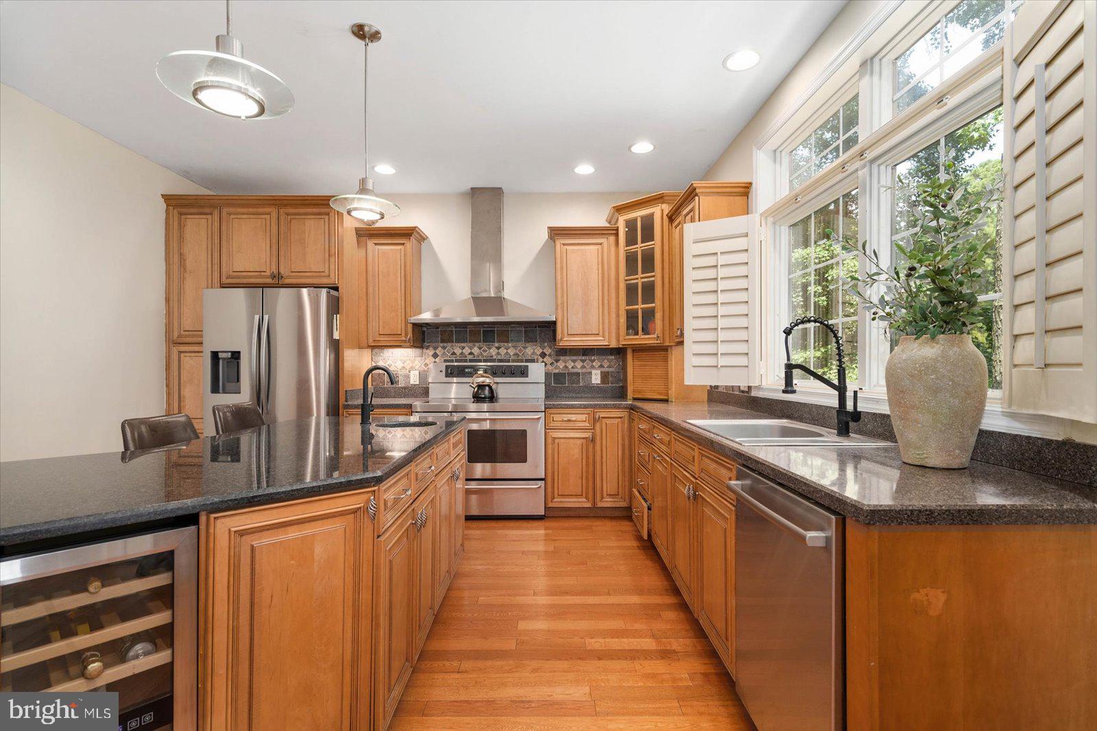 WHISPERING WOODS - Residential