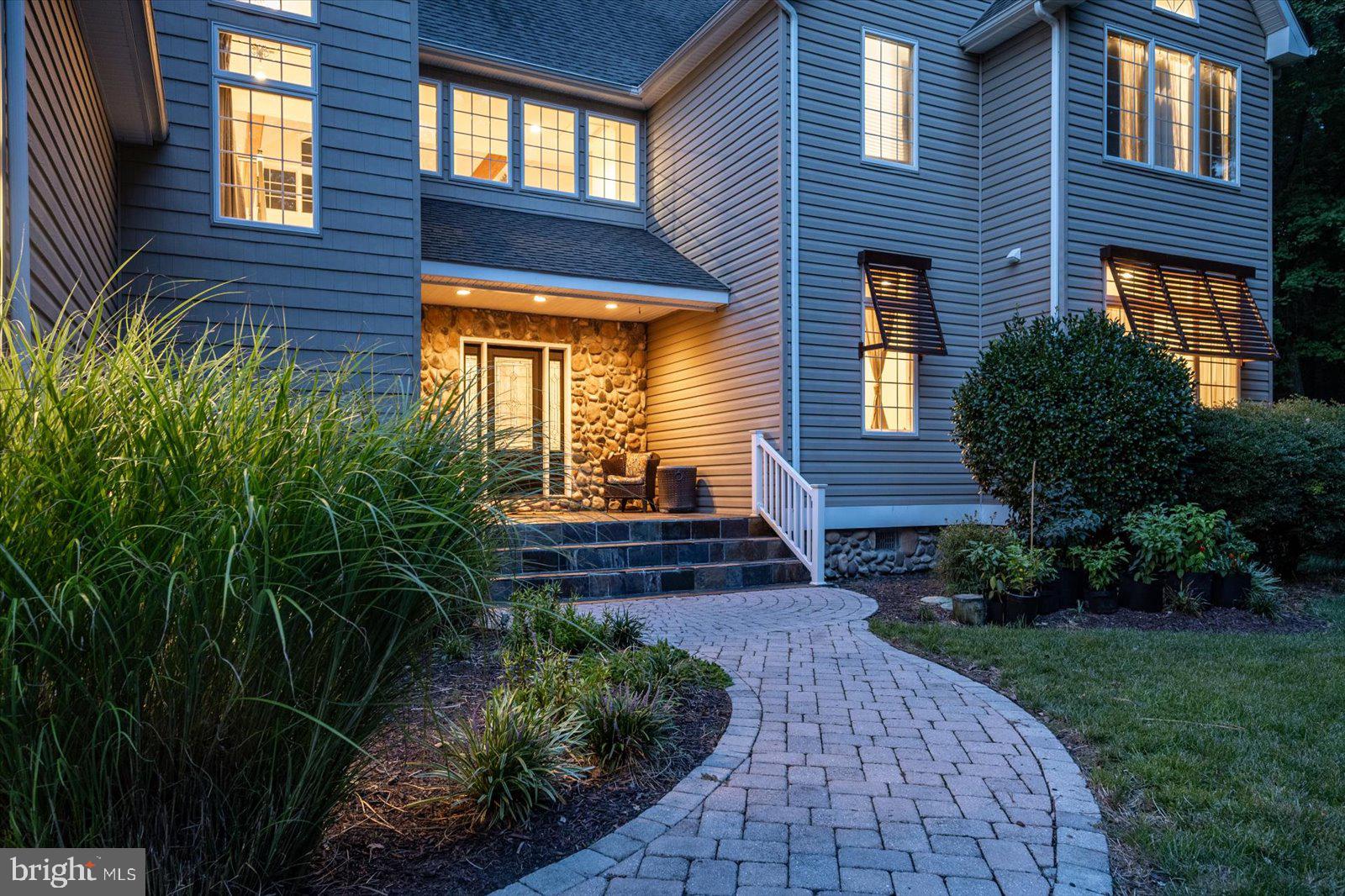 WHISPERING WOODS - Residential