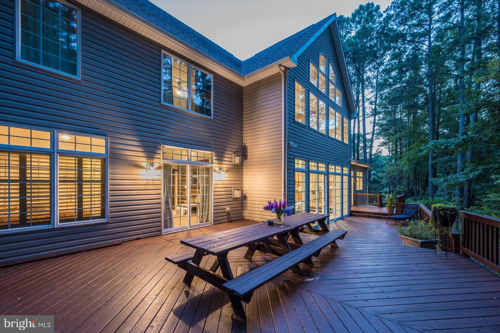 WHISPERING WOODS - Residential