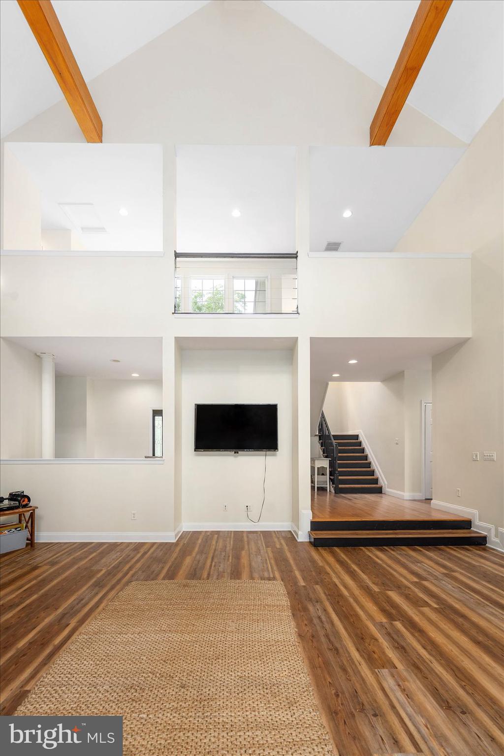 WHISPERING WOODS - Residential