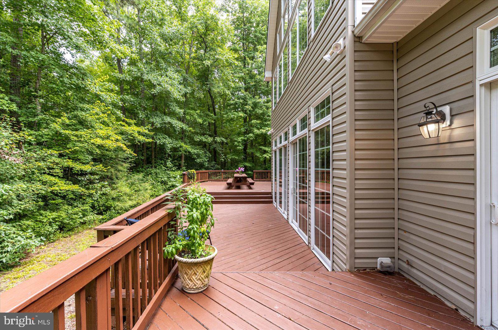 WHISPERING WOODS - Residential