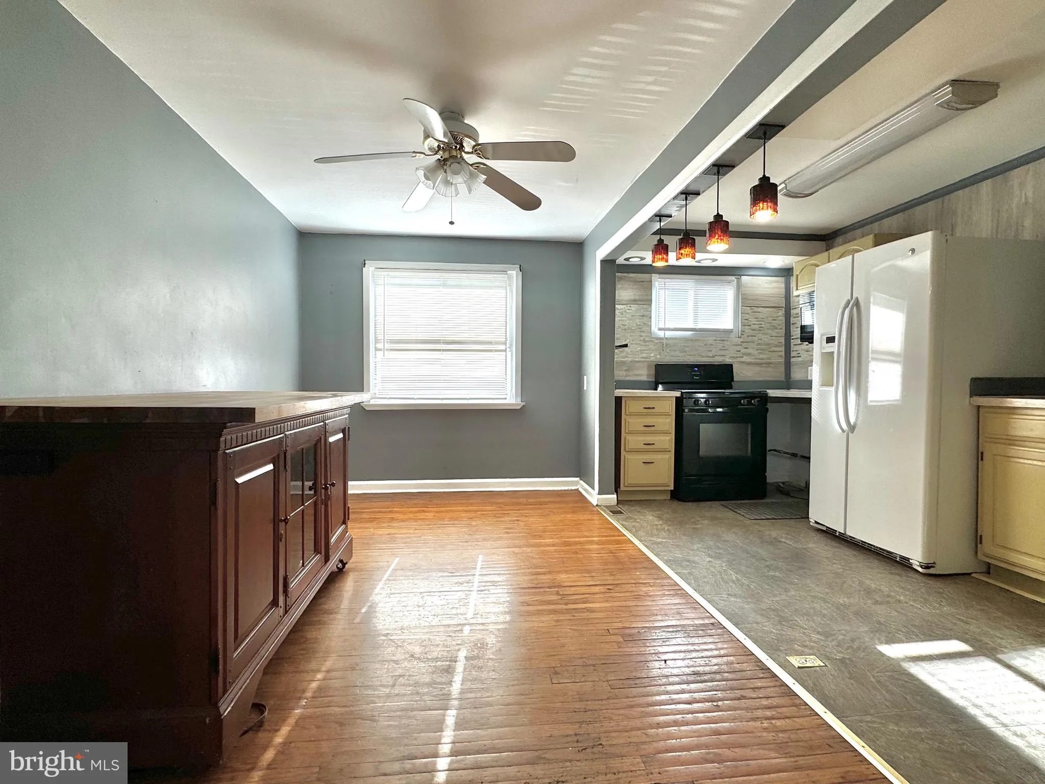 Wilmington, Delaware 19802, United States, 3 Bedrooms Bedrooms, ,1 BathroomBathrooms,Residential,Contingent,19692