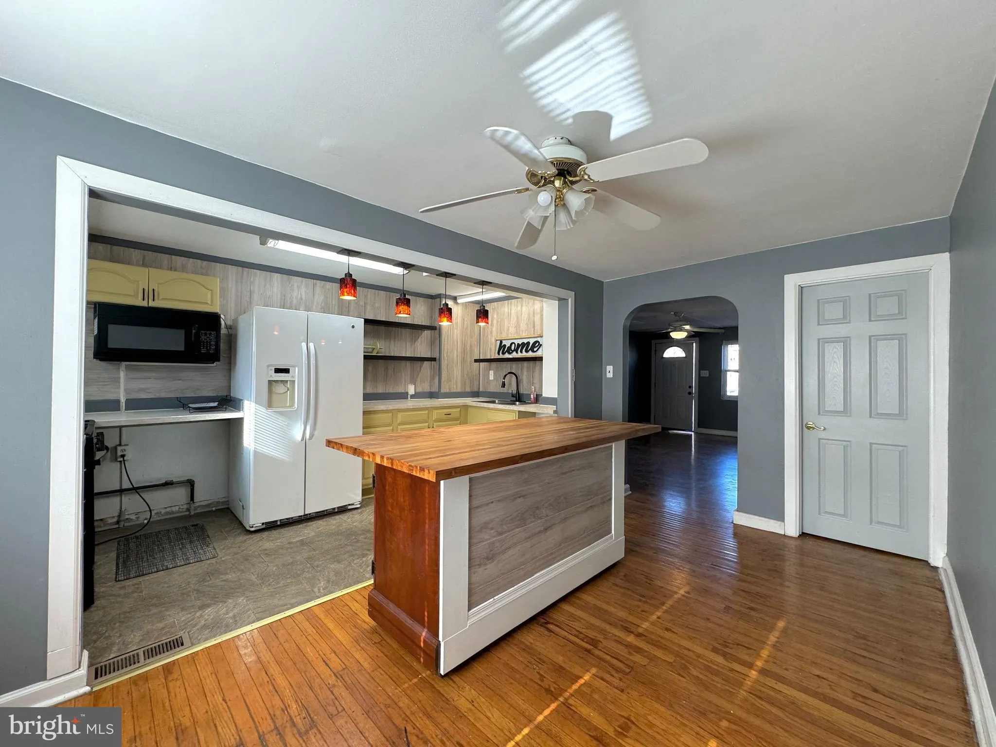 Wilmington, Delaware 19802, United States, 3 Bedrooms Bedrooms, ,1 BathroomBathrooms,Residential,Contingent,19692