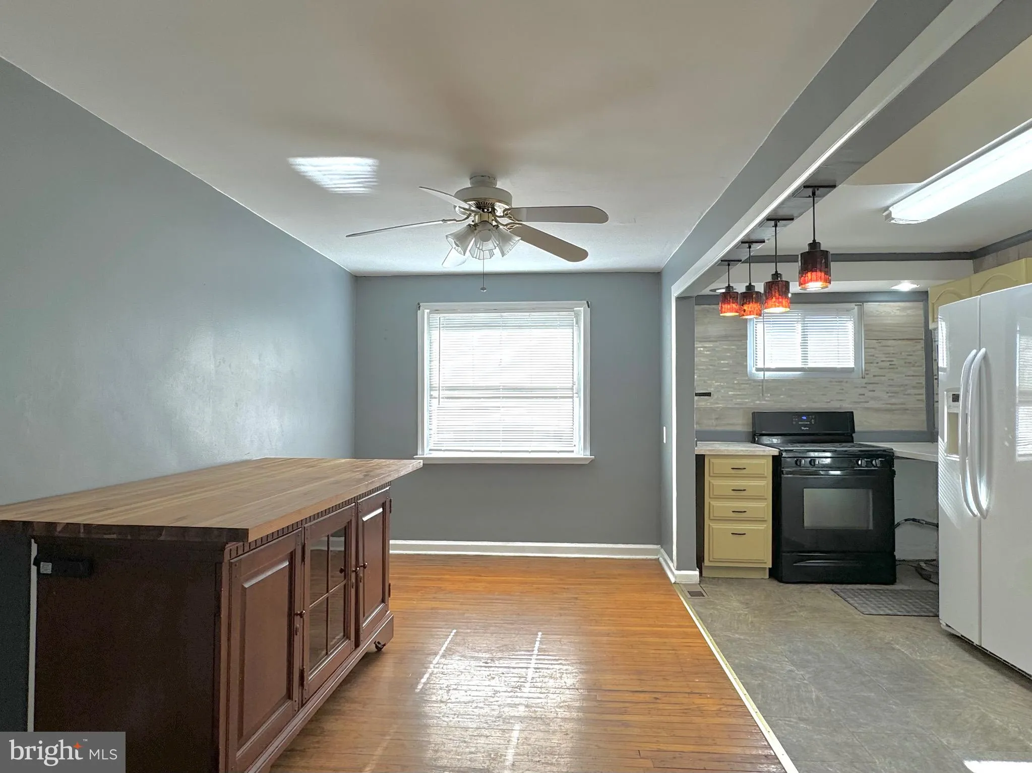 Wilmington, Delaware 19802, United States, 3 Bedrooms Bedrooms, ,1 BathroomBathrooms,Residential,Contingent,19692