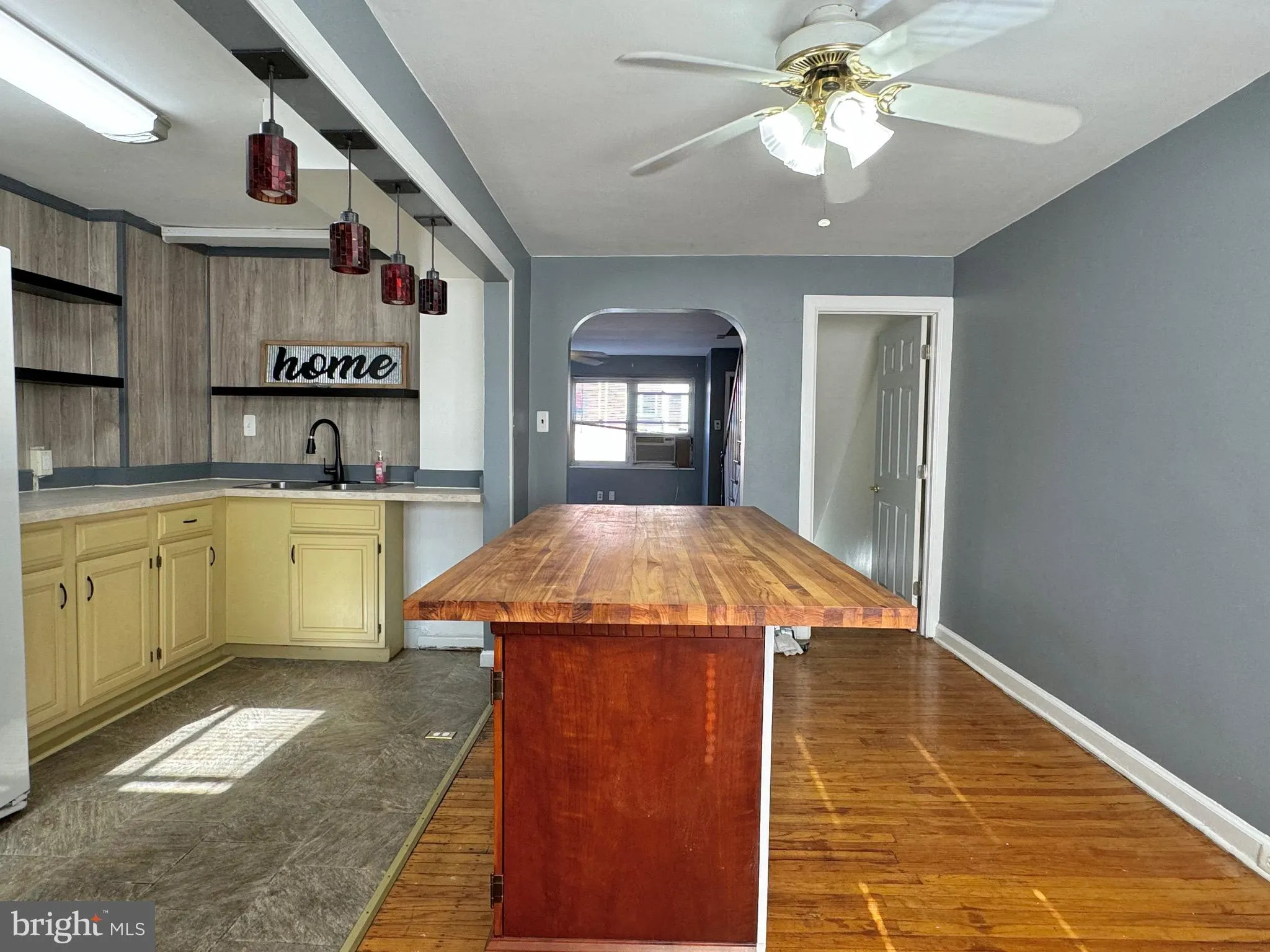 Wilmington, Delaware 19802, United States, 3 Bedrooms Bedrooms, ,1 BathroomBathrooms,Residential,Contingent,19692