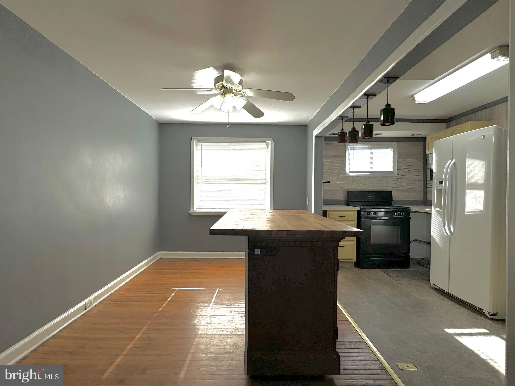 Wilmington, Delaware 19802, United States, 3 Bedrooms Bedrooms, ,1 BathroomBathrooms,Residential,Contingent,19692