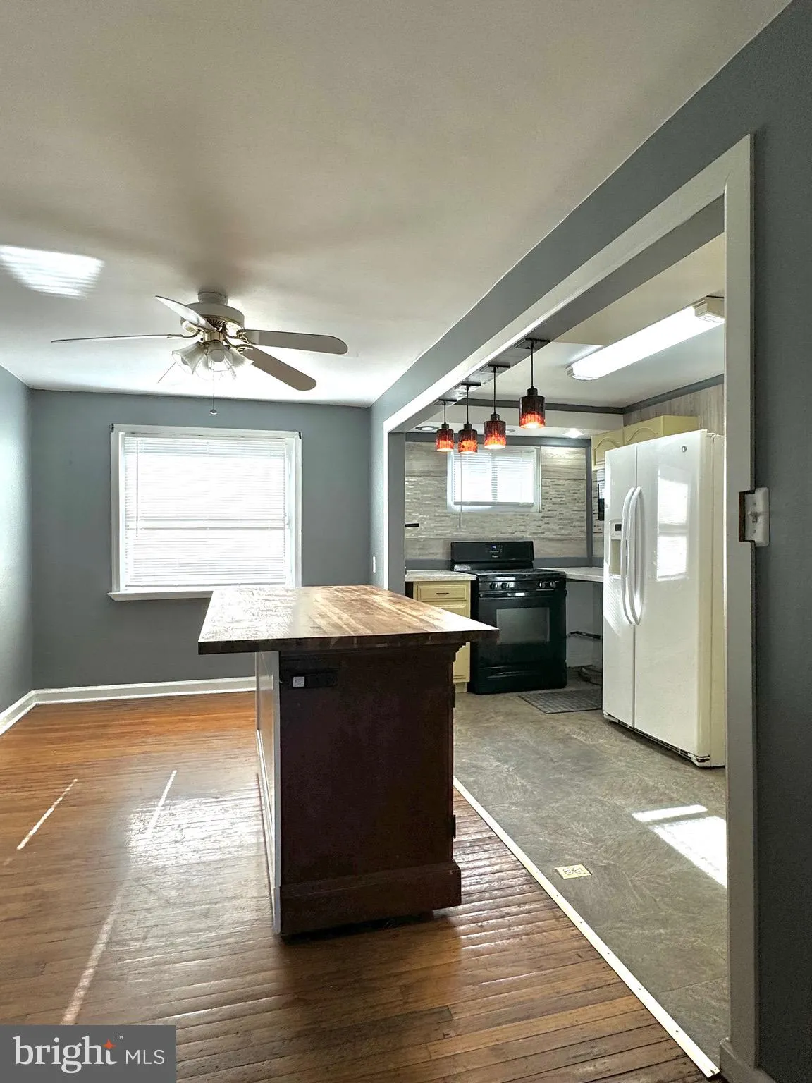 Wilmington, Delaware 19802, United States, 3 Bedrooms Bedrooms, ,1 BathroomBathrooms,Residential,Contingent,19692