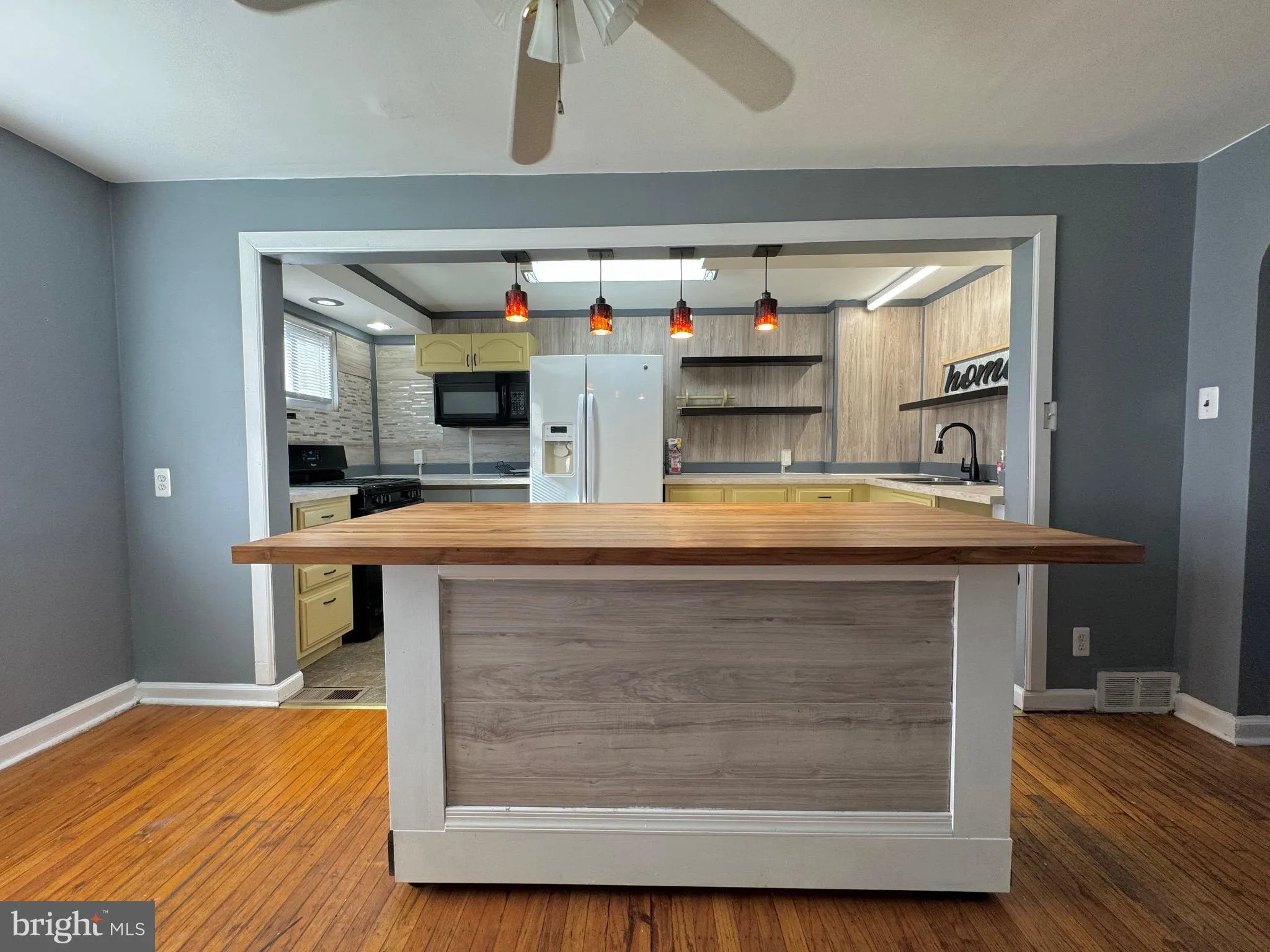 Wilmington, Delaware 19802, United States, 3 Bedrooms Bedrooms, ,1 BathroomBathrooms,Residential,Contingent,19692