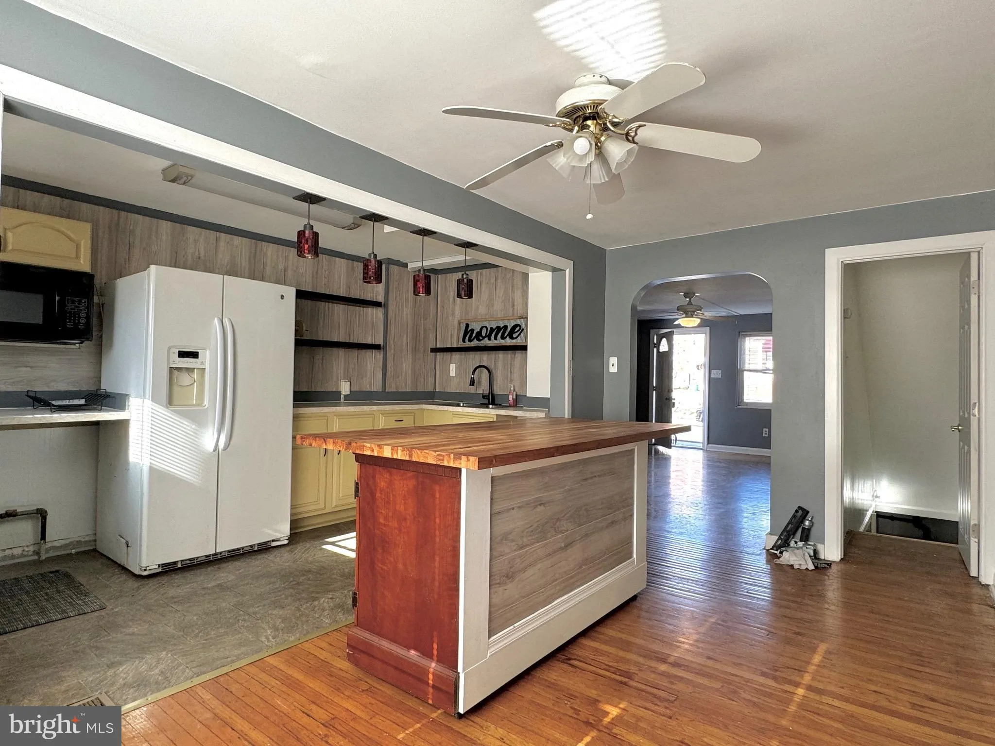 Wilmington, Delaware 19802, United States, 3 Bedrooms Bedrooms, ,1 BathroomBathrooms,Residential,Contingent,19692