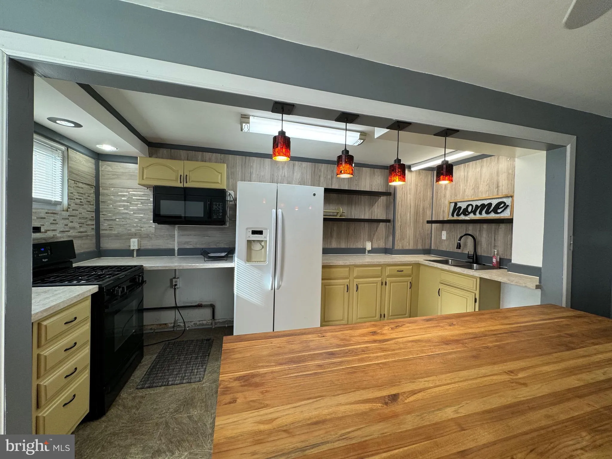 Wilmington, Delaware 19802, United States, 3 Bedrooms Bedrooms, ,1 BathroomBathrooms,Residential,Contingent,19692