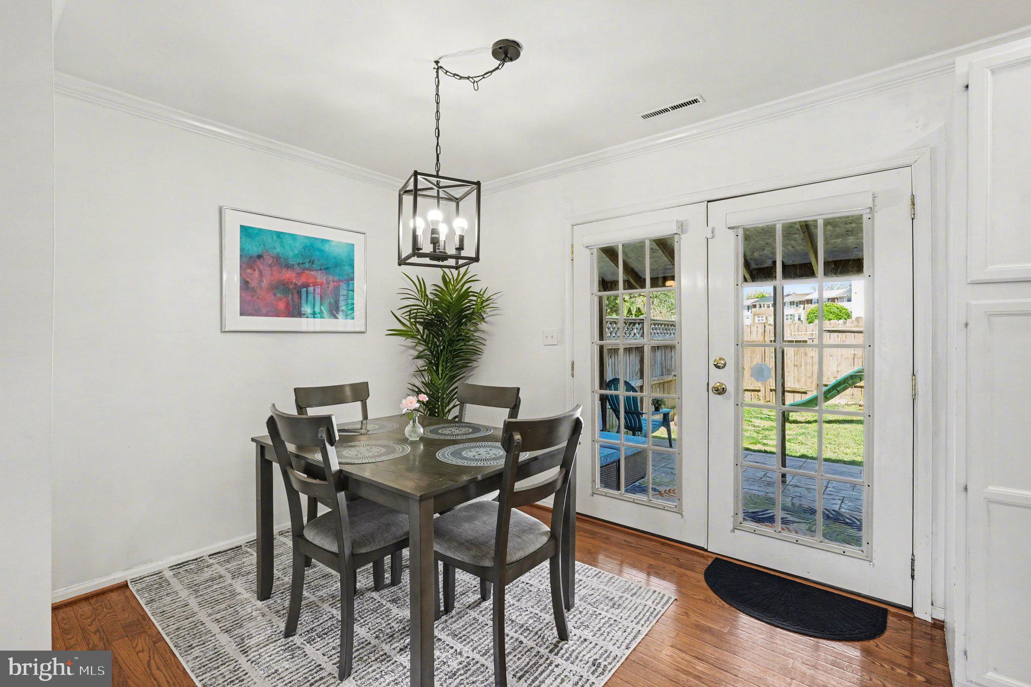 TOWN & COUNTRY TOWNHOUSES - Residential