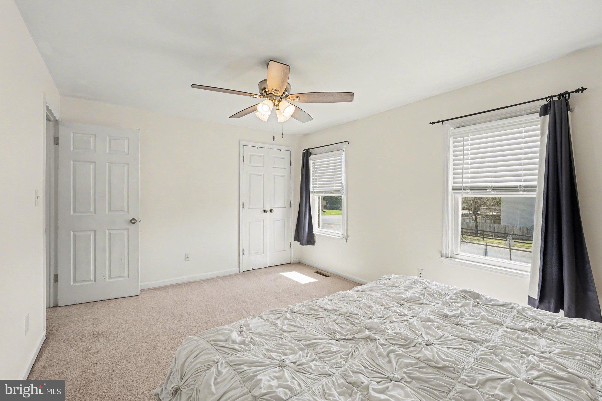 TOWN & COUNTRY TOWNHOUSES - Residential