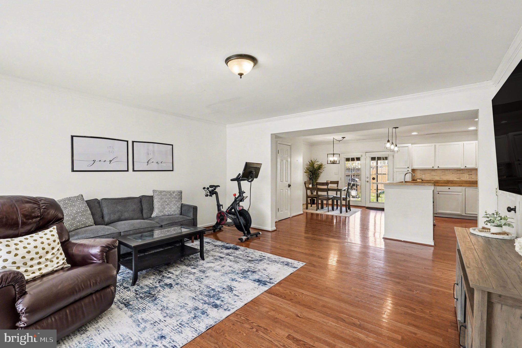 TOWN & COUNTRY TOWNHOUSES - Residential