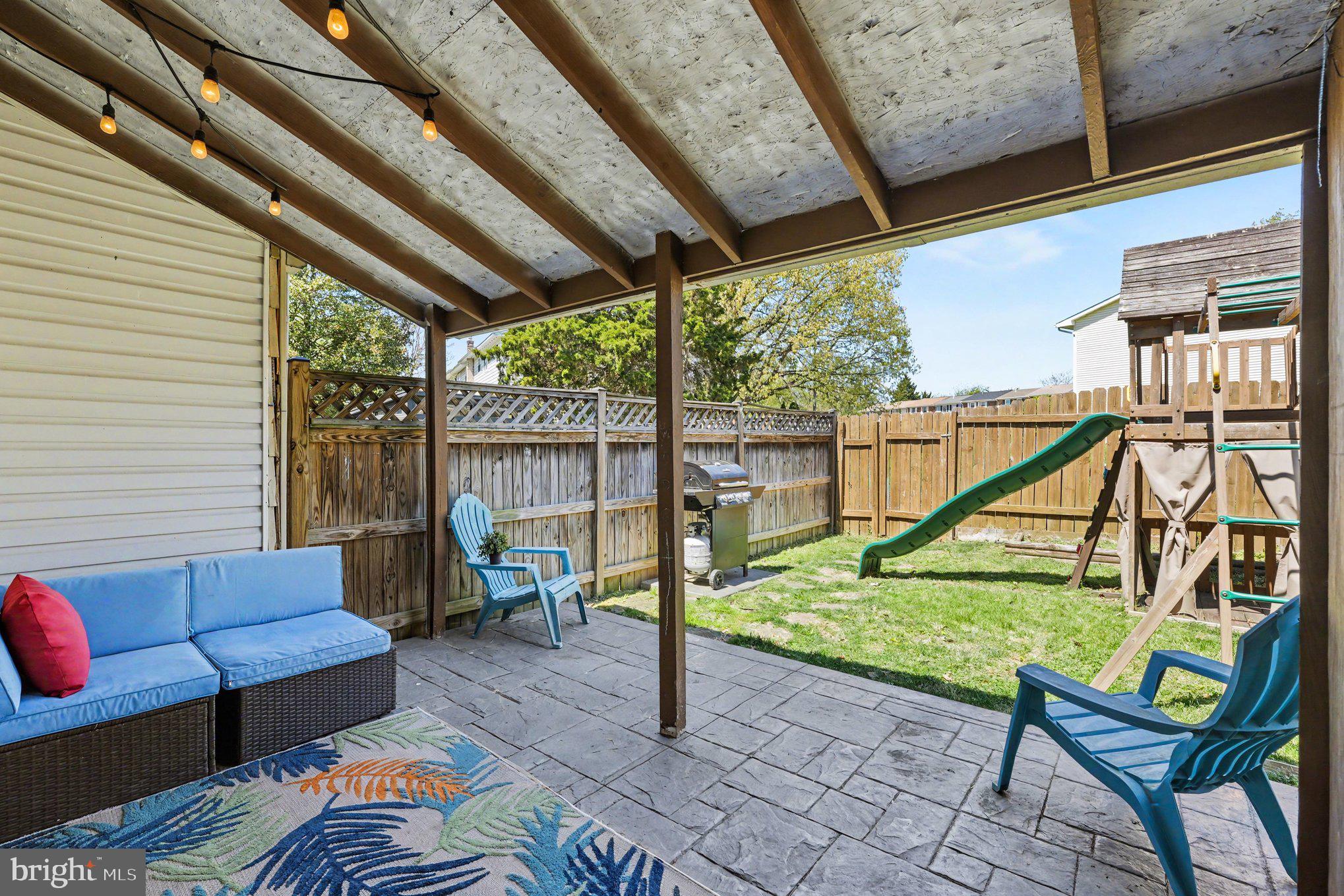 TOWN & COUNTRY TOWNHOUSES - Residential