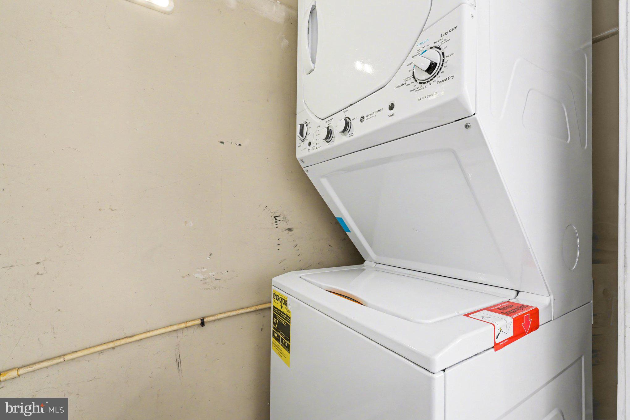 TOWN & COUNTRY TOWNHOUSES - Residential