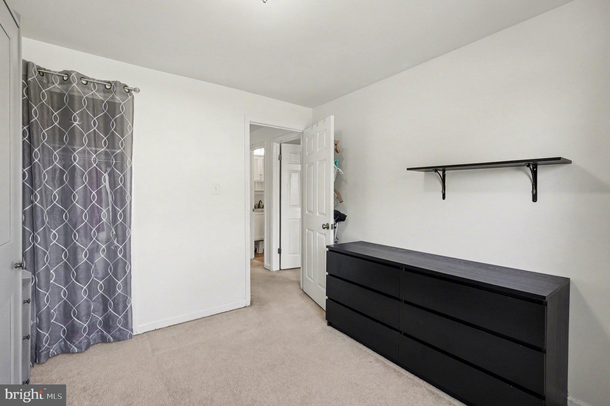 TOWN & COUNTRY TOWNHOUSES - Residential