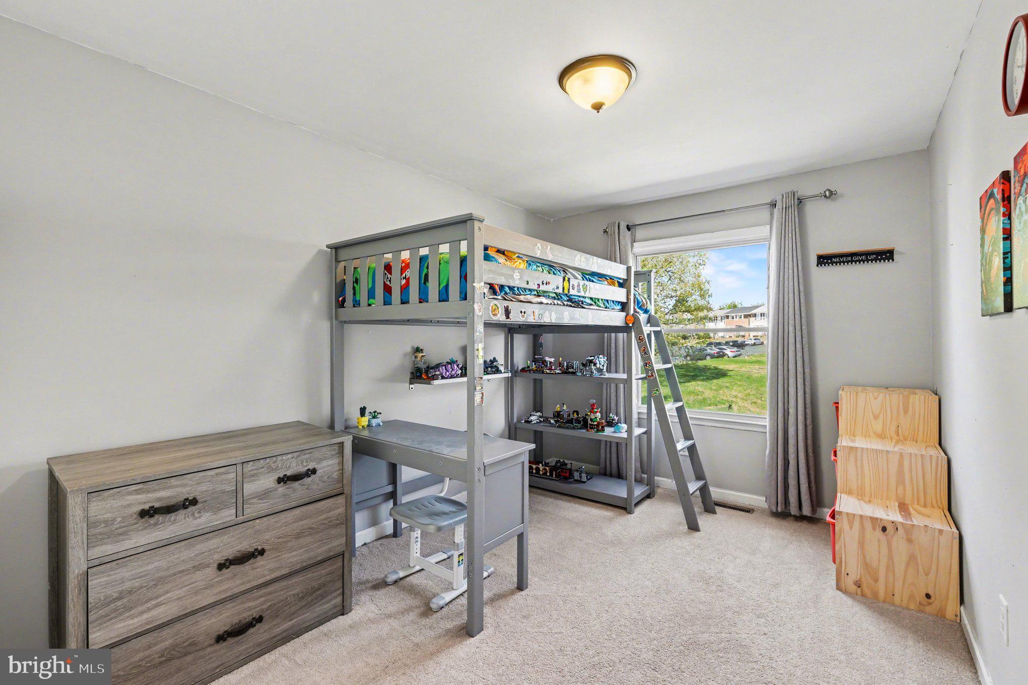 TOWN & COUNTRY TOWNHOUSES - Residential