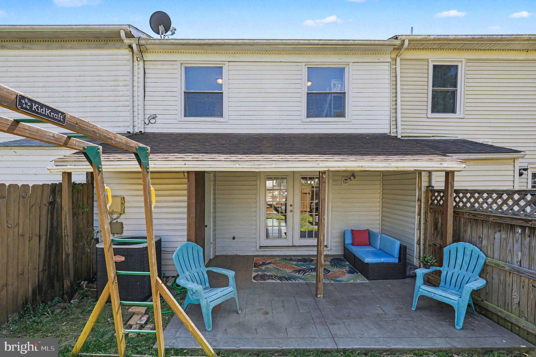 TOWN & COUNTRY TOWNHOUSES - Residential