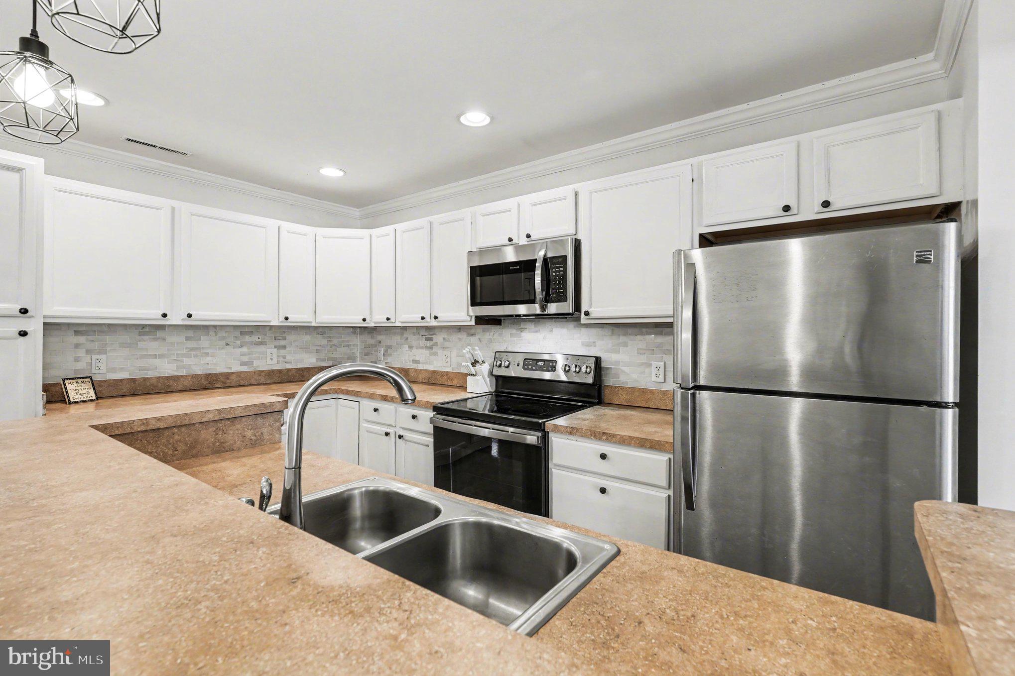 TOWN & COUNTRY TOWNHOUSES - Residential