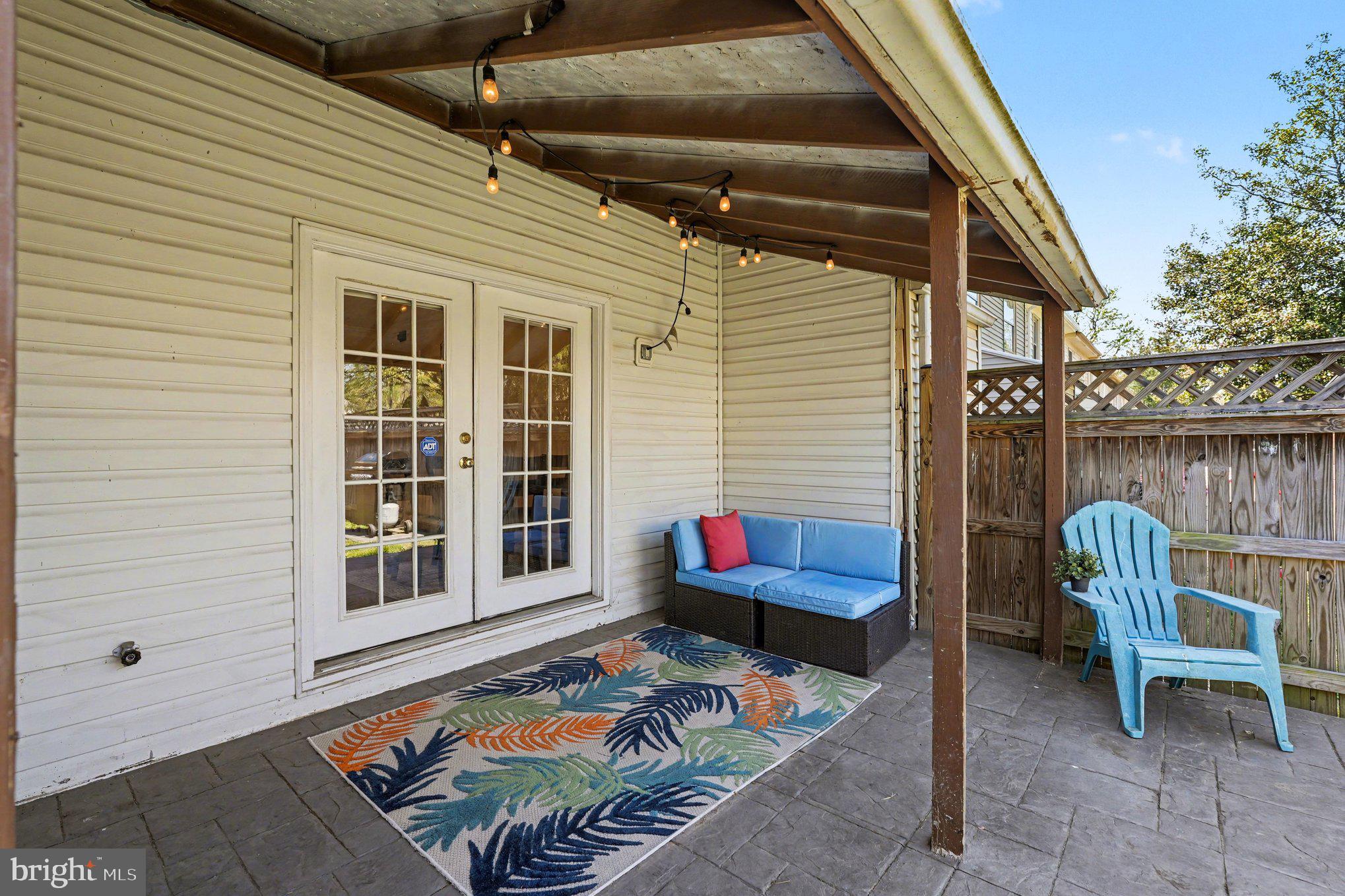 TOWN & COUNTRY TOWNHOUSES - Residential