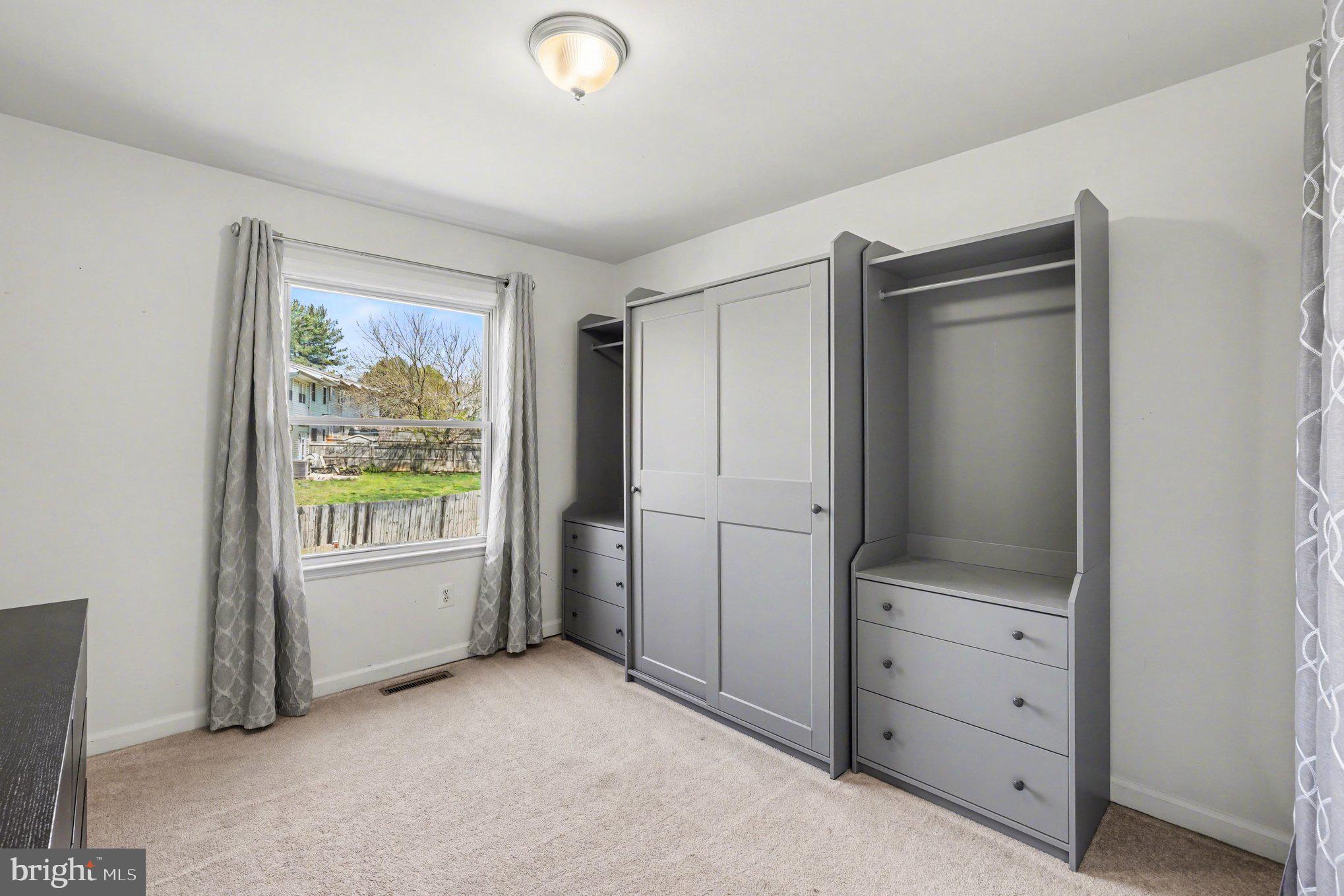 TOWN & COUNTRY TOWNHOUSES - Residential