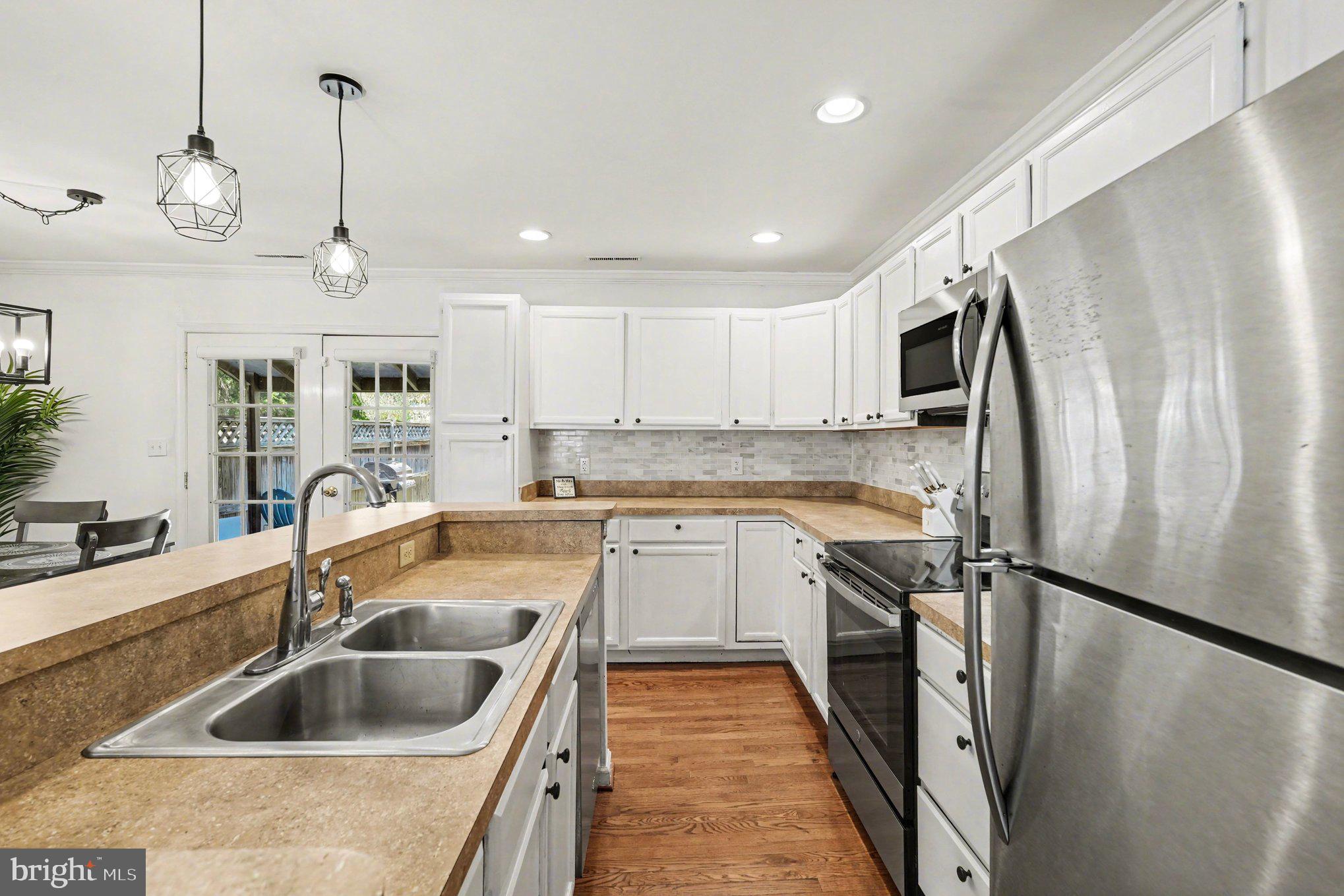 TOWN & COUNTRY TOWNHOUSES - Residential