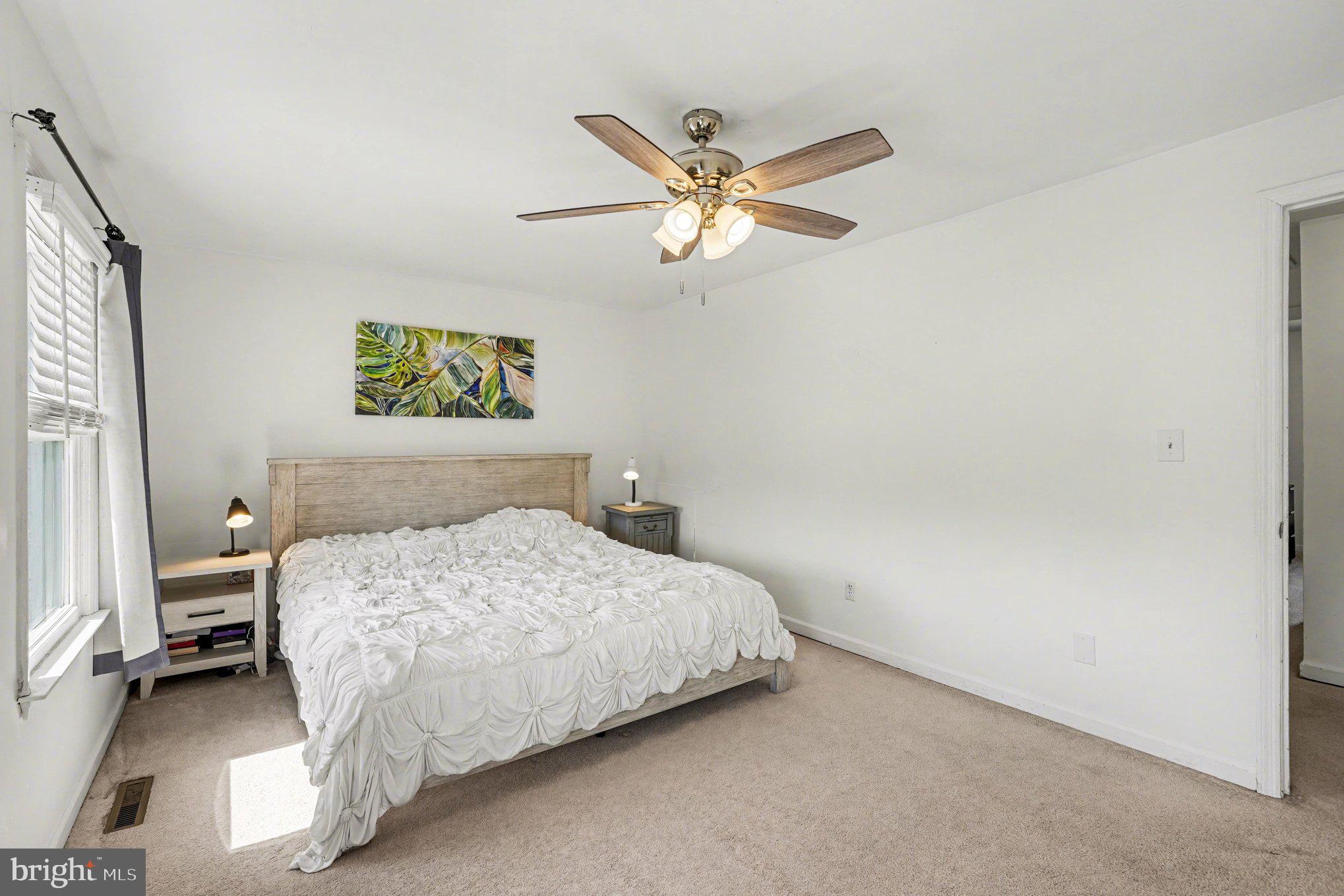 TOWN & COUNTRY TOWNHOUSES - Residential