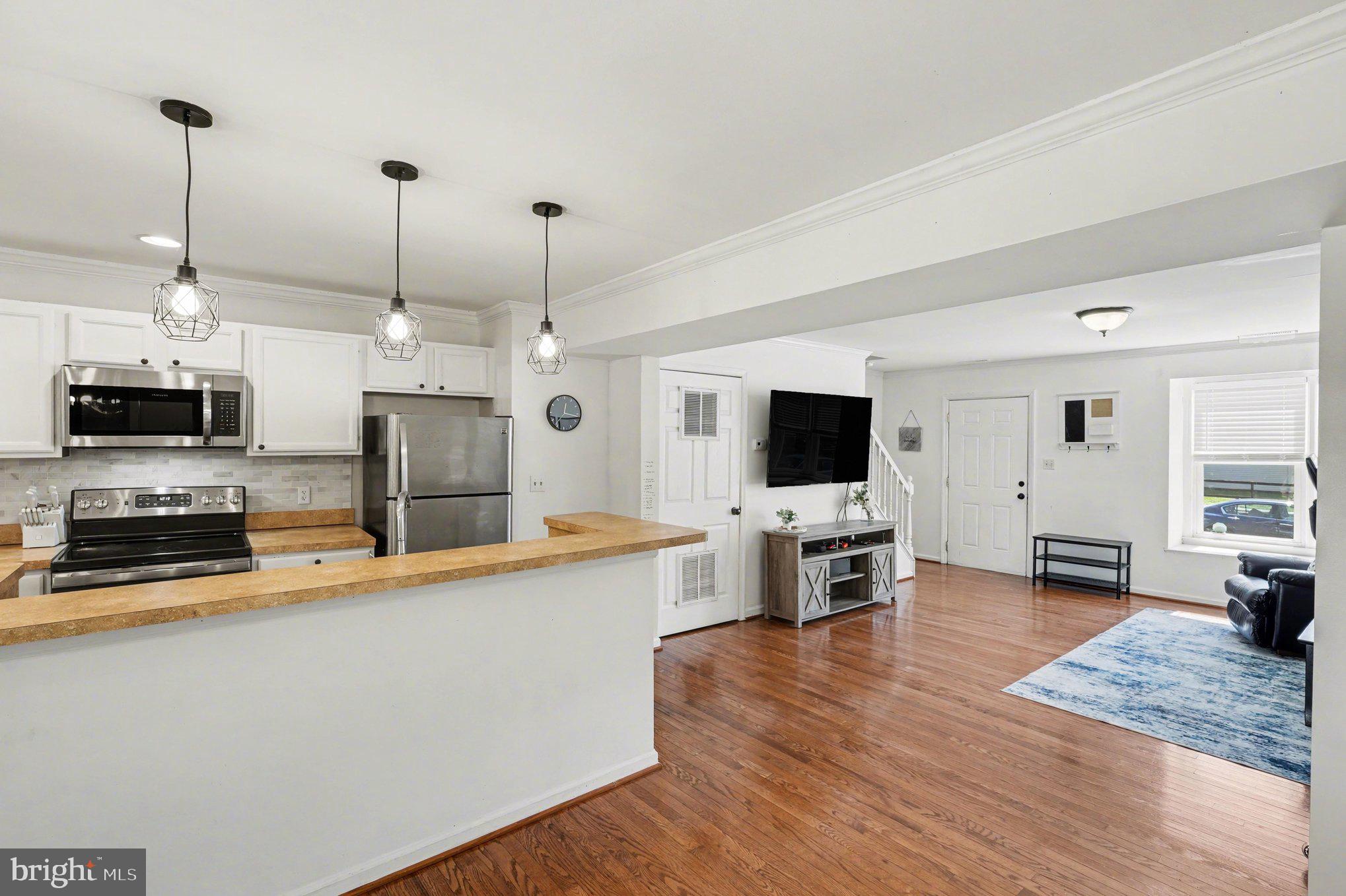 TOWN & COUNTRY TOWNHOUSES - Residential