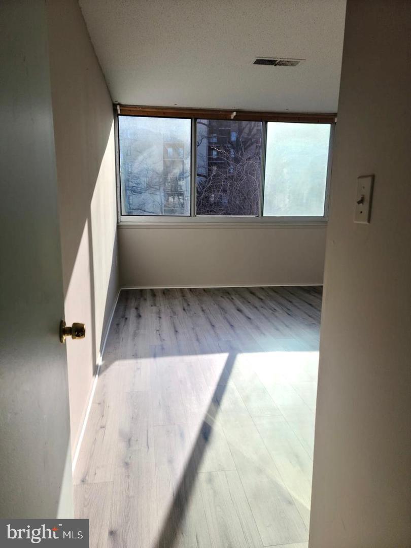 PRESIDENTIAL PARK - Residential Lease