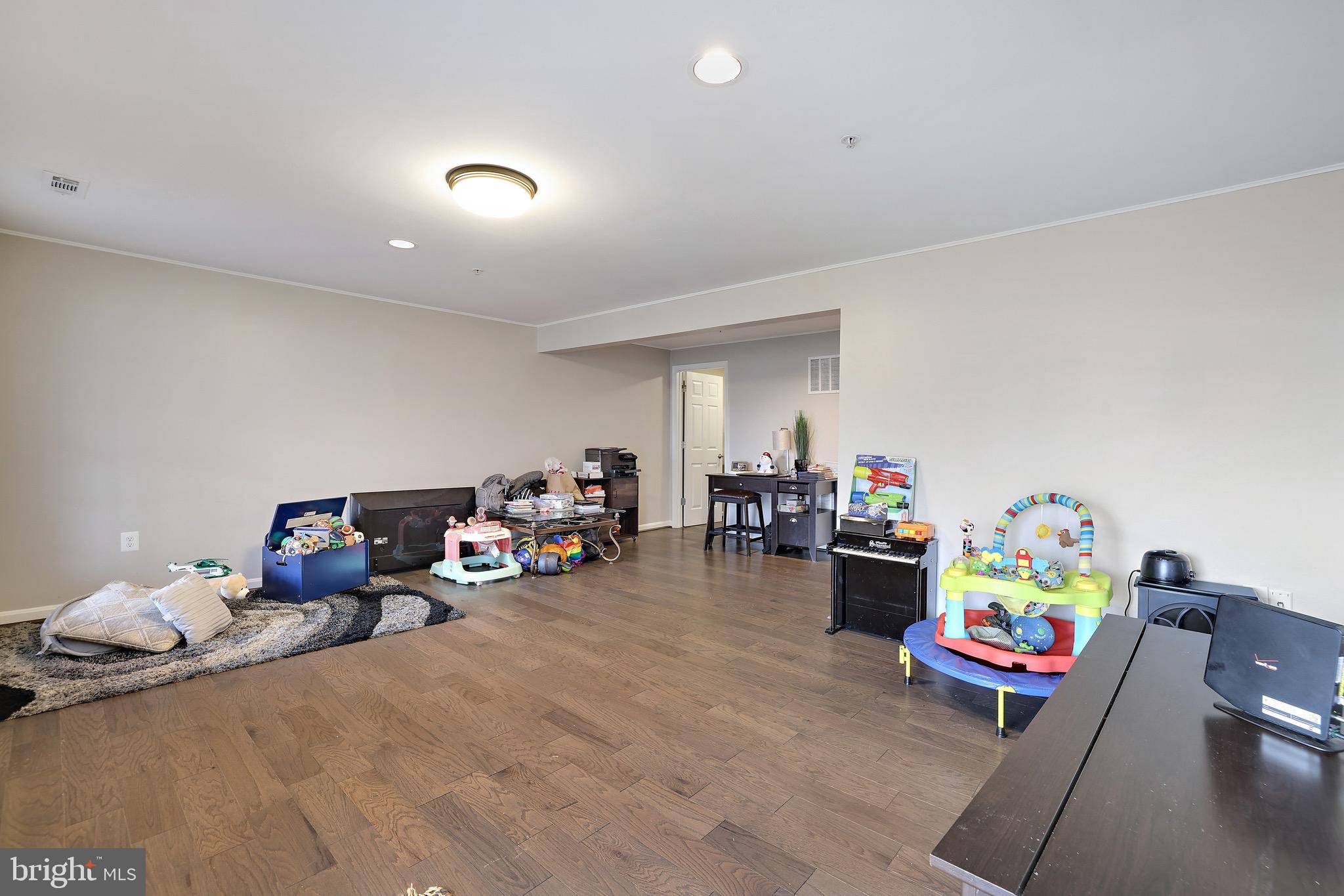 SEVEN OAKS - Residential