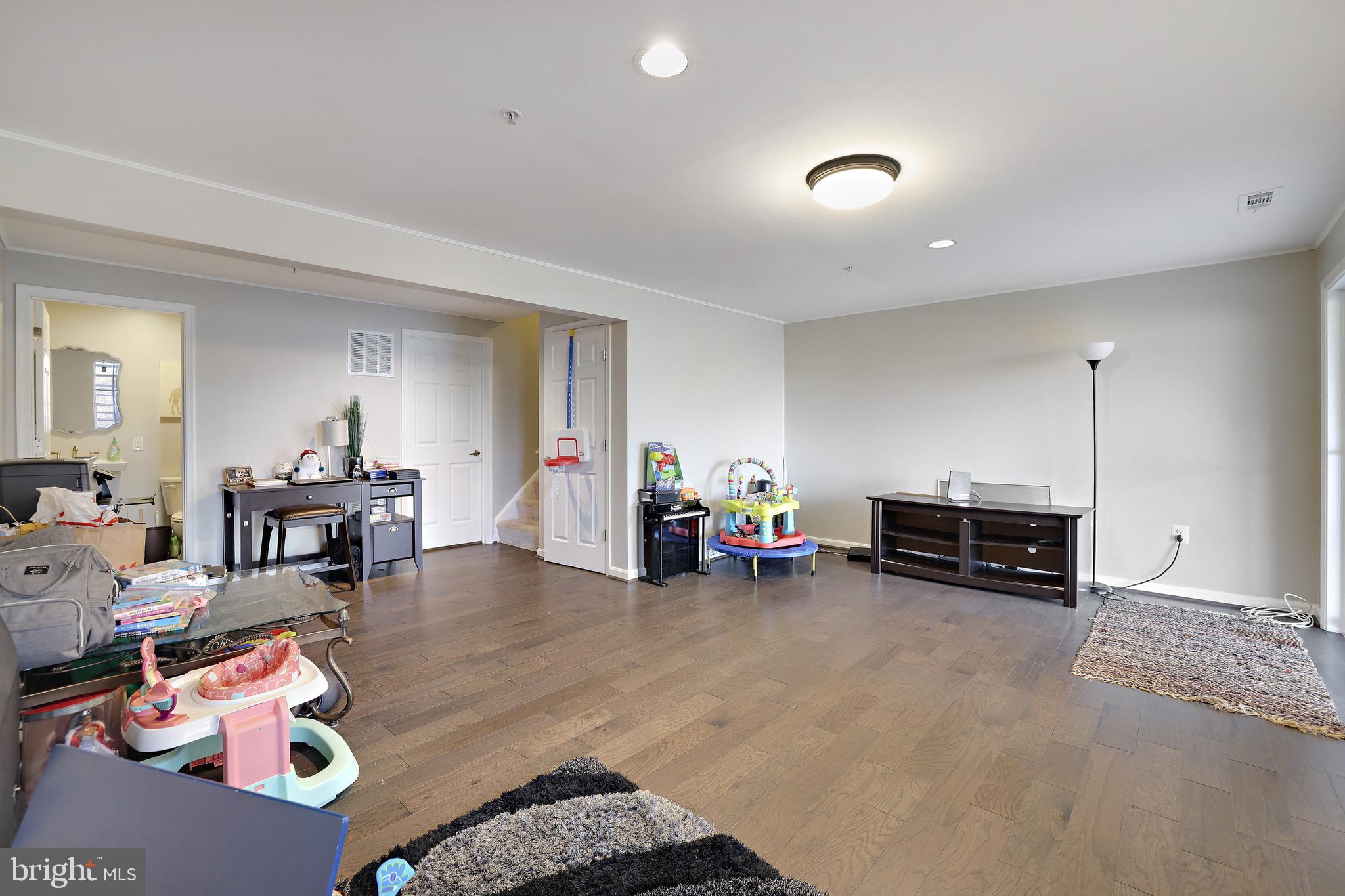 SEVEN OAKS - Residential