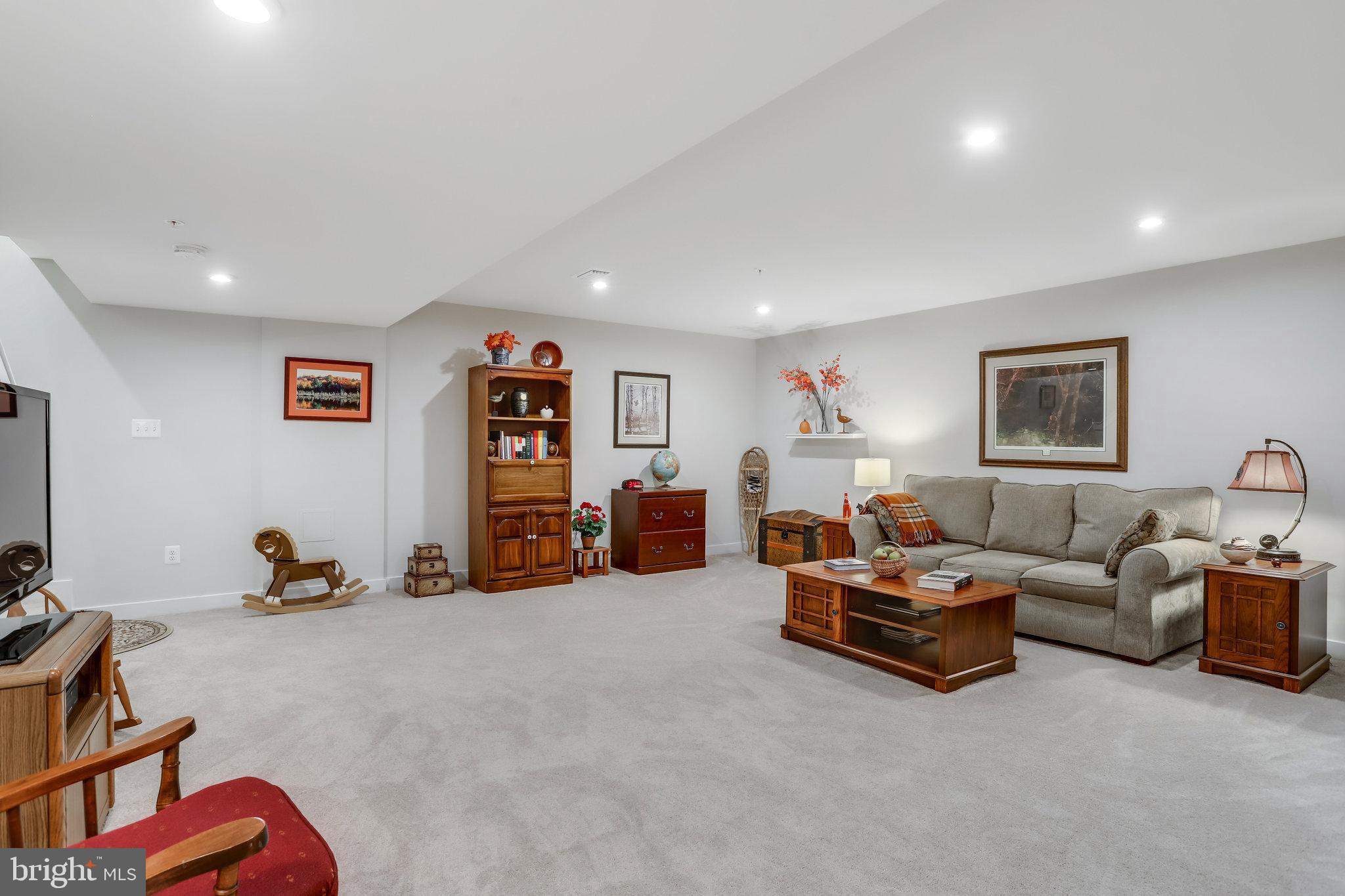 WOODBOURNE MANOR - Residential