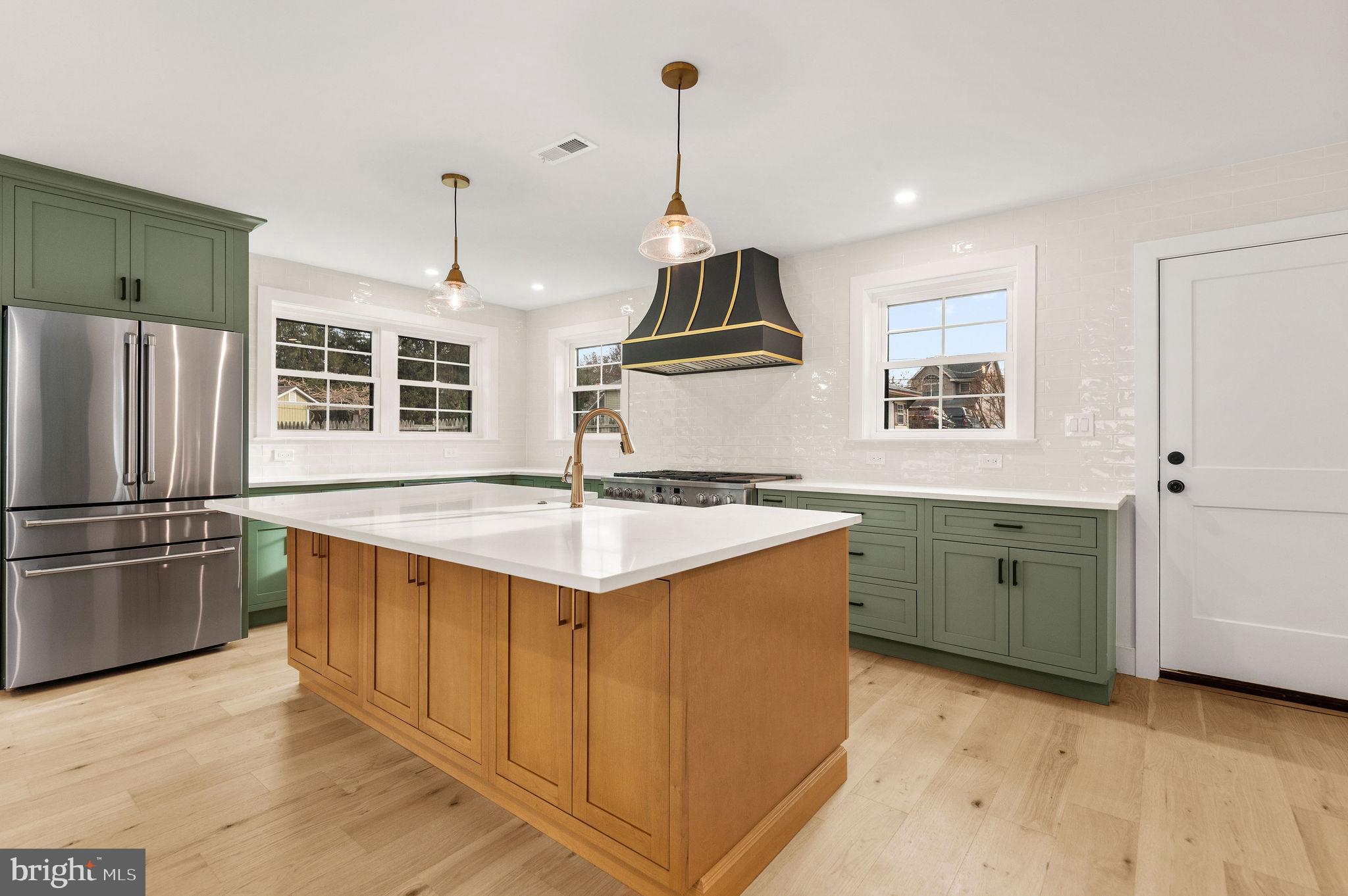 215 N FRANKLIN STREET