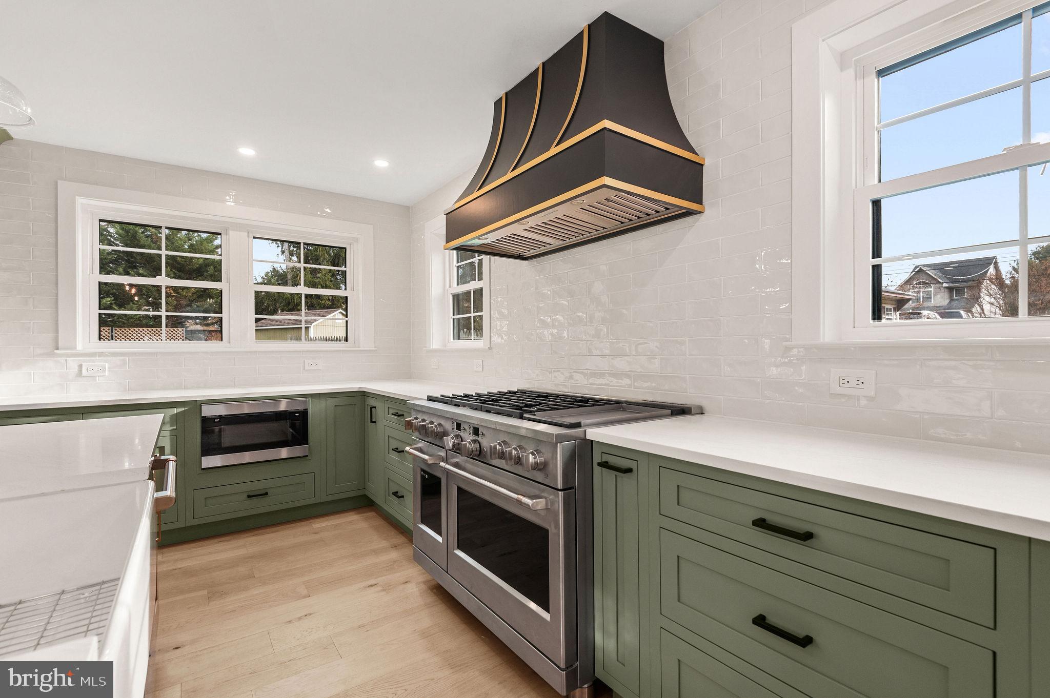 215 N FRANKLIN STREET