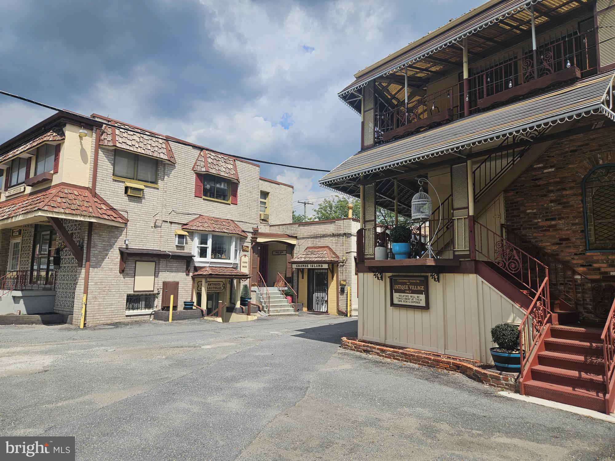 ROCK CREEK PALISADES - Residential