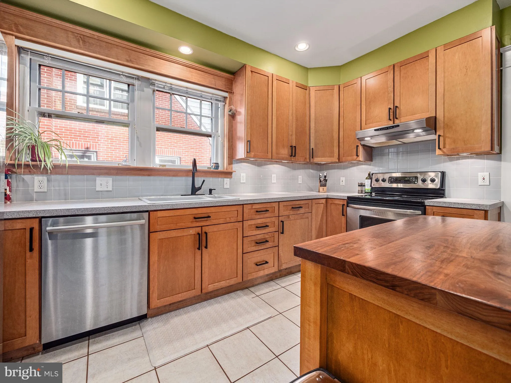 Allentown, Pennsylvania 18104, United States, 4 Bedrooms Bedrooms, ,2 BathroomsBathrooms,Residential,Coming Soon,221184