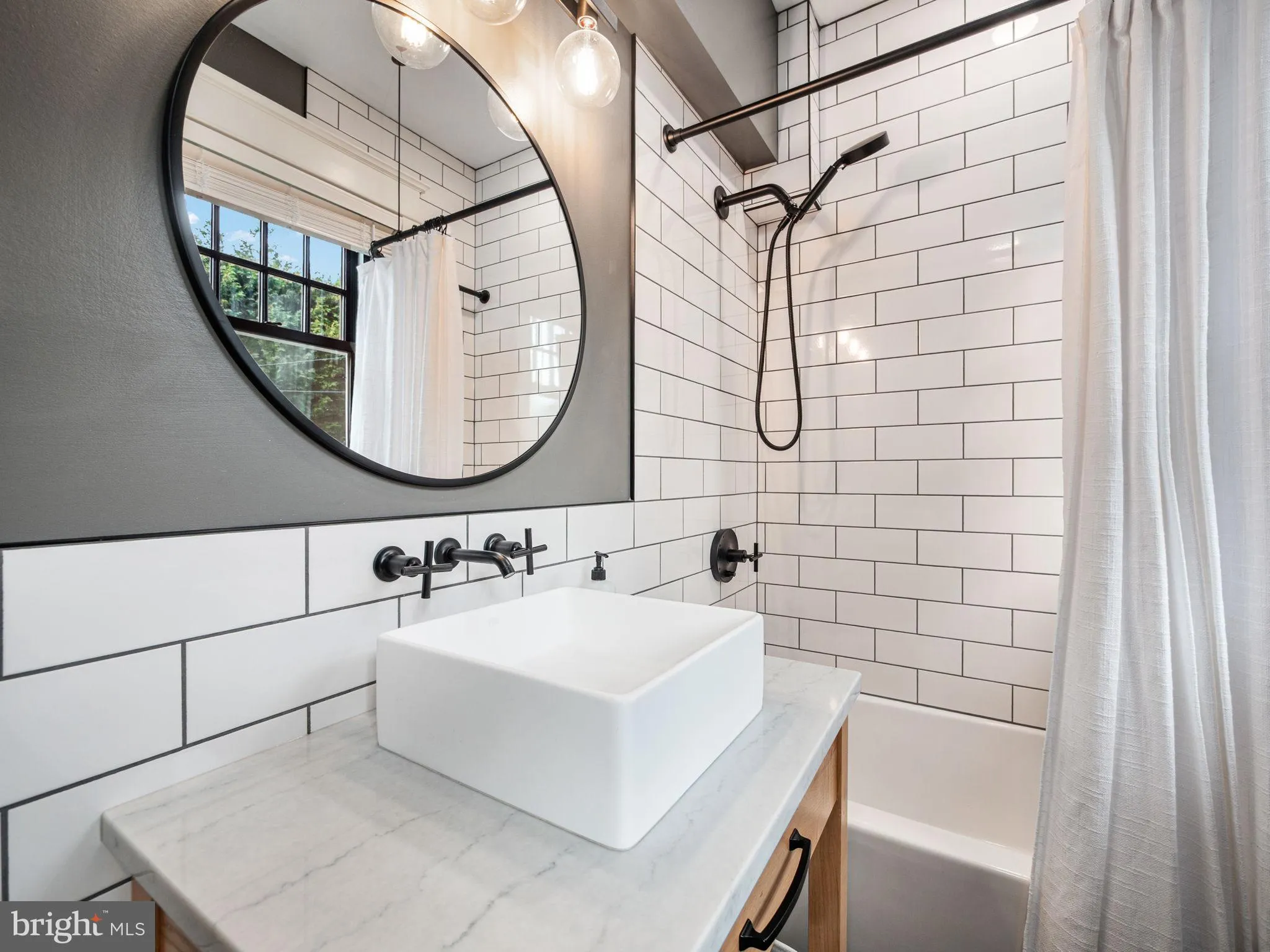 Allentown, Pennsylvania 18104, United States, 4 Bedrooms Bedrooms, ,2 BathroomsBathrooms,Residential,Coming Soon,221184