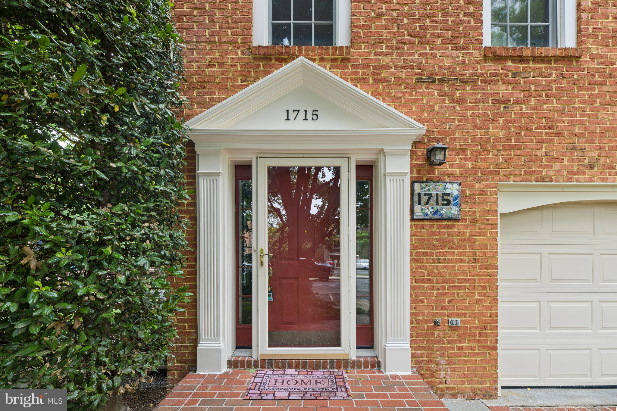 1715 DOGWOOD DRIVE