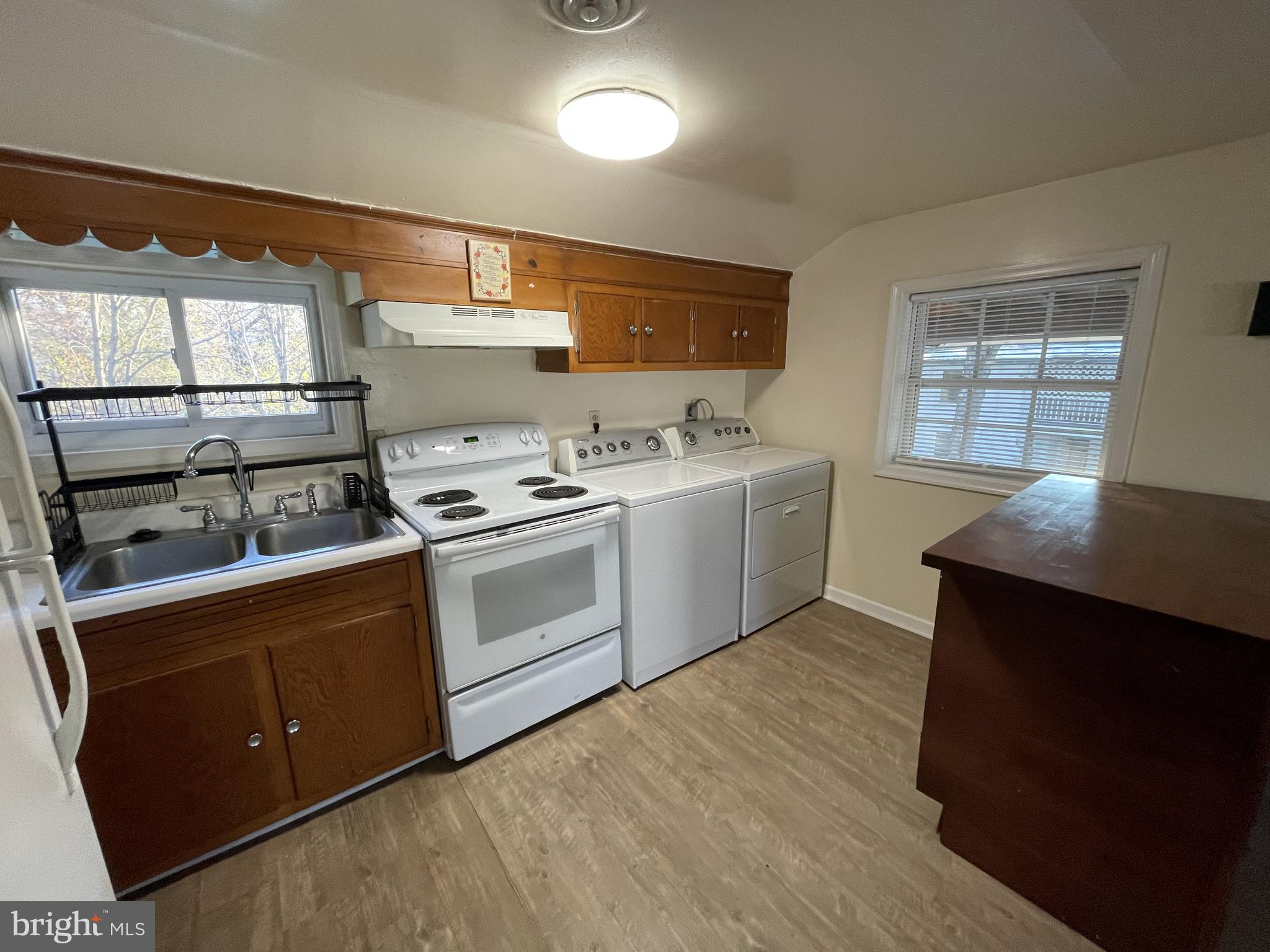 CHARLES TOWN - Residential Lease