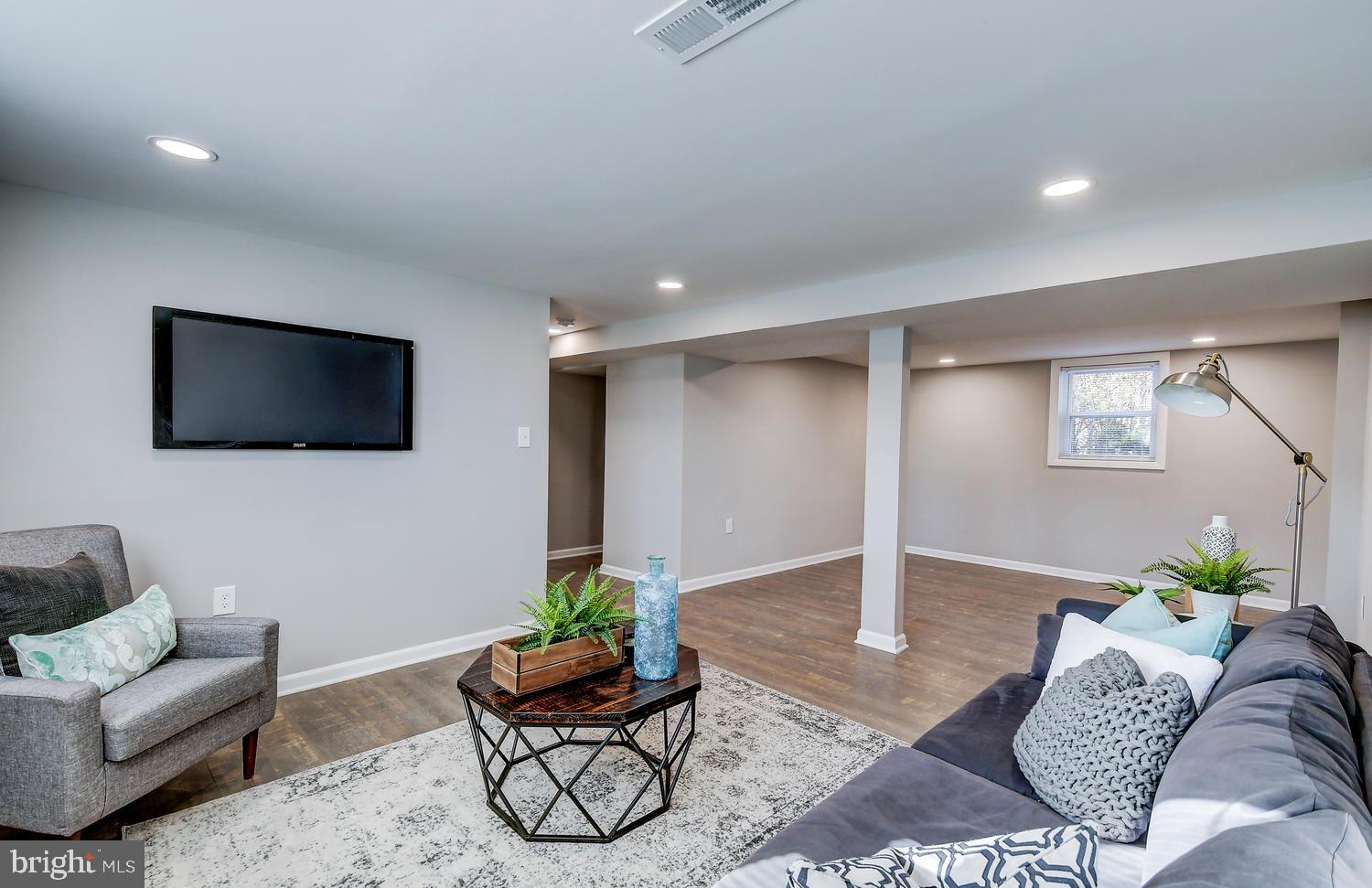 BREA MAR MANOR - Residential