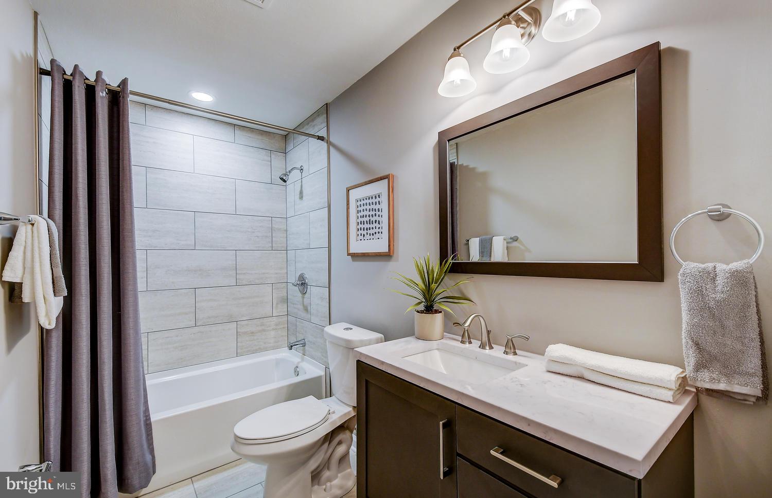 BREA MAR MANOR - Residential