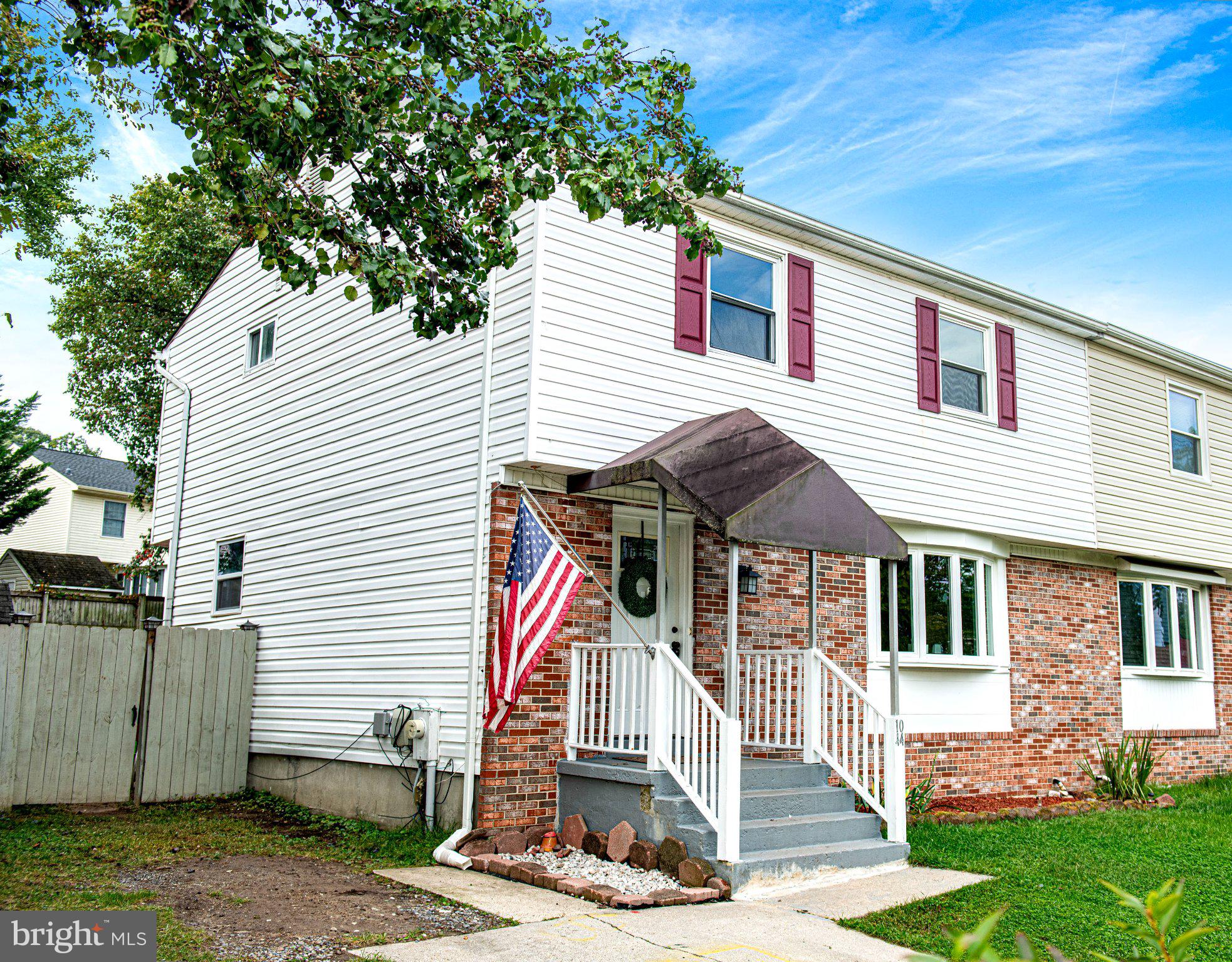 1044 VENA LANE