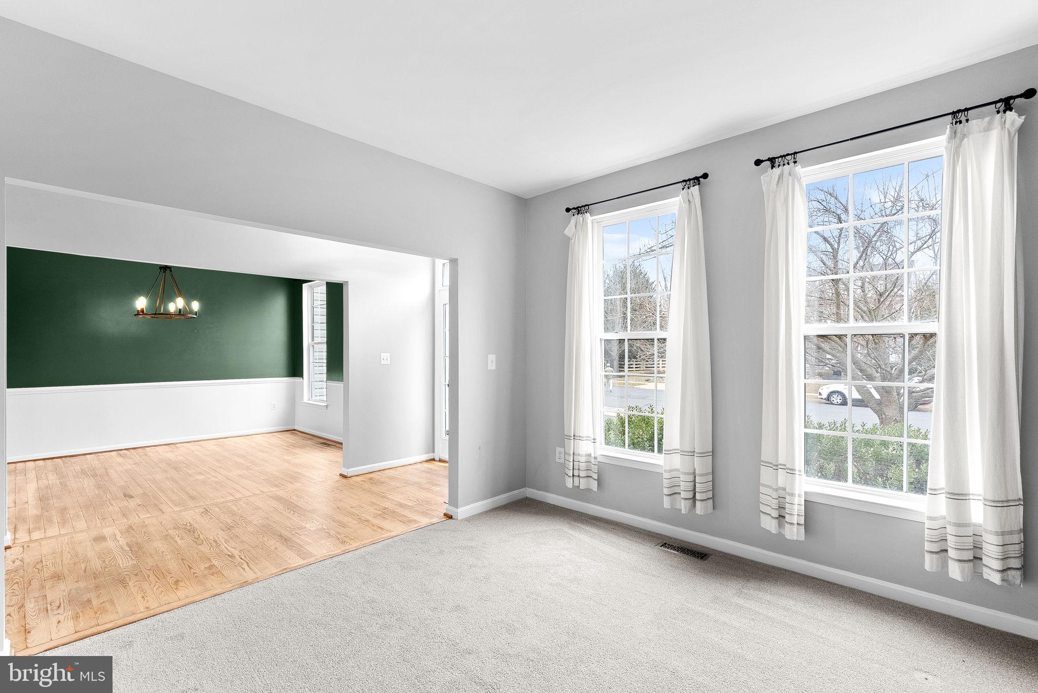 ROUND HILL - Residential