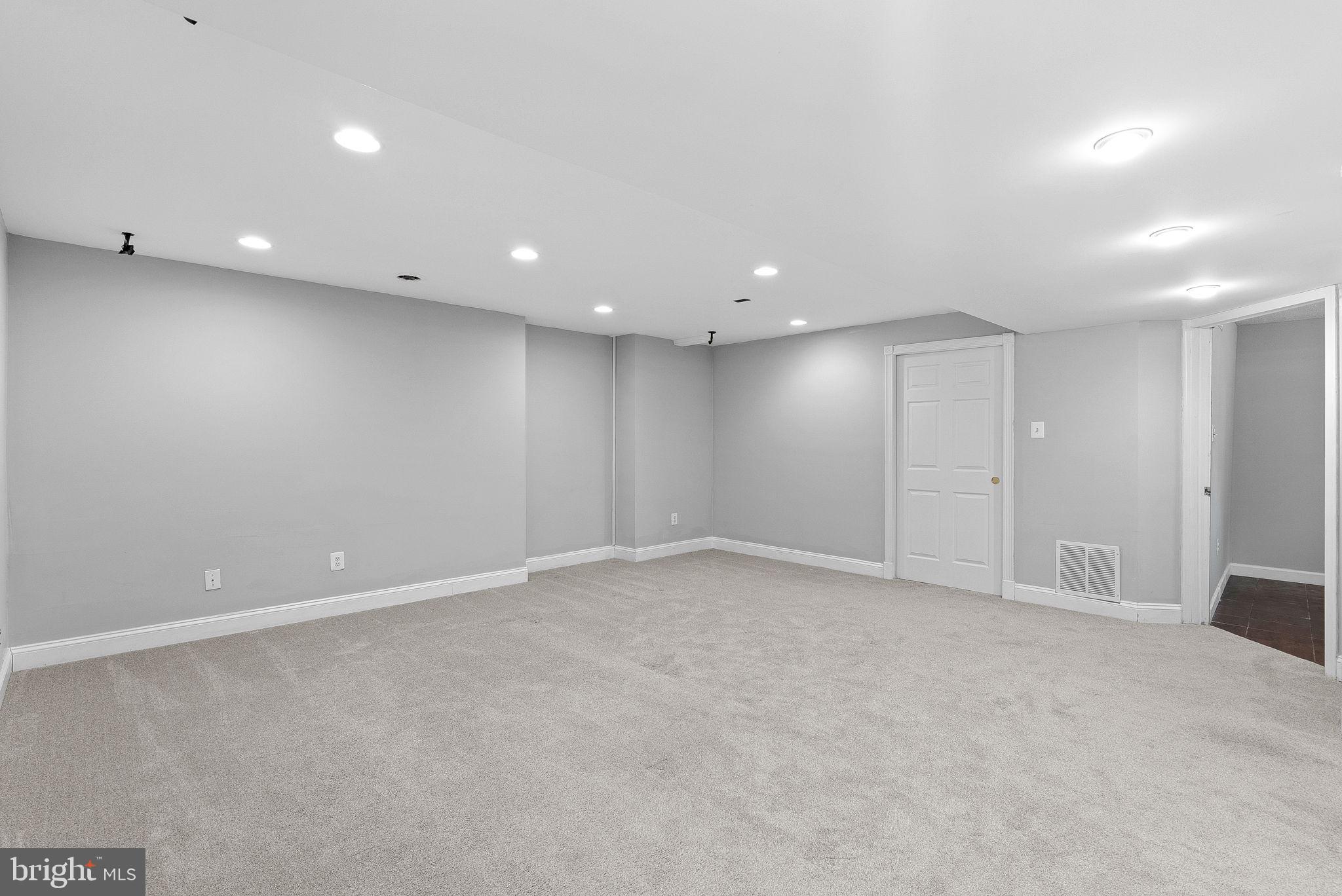 ROUND HILL - Residential