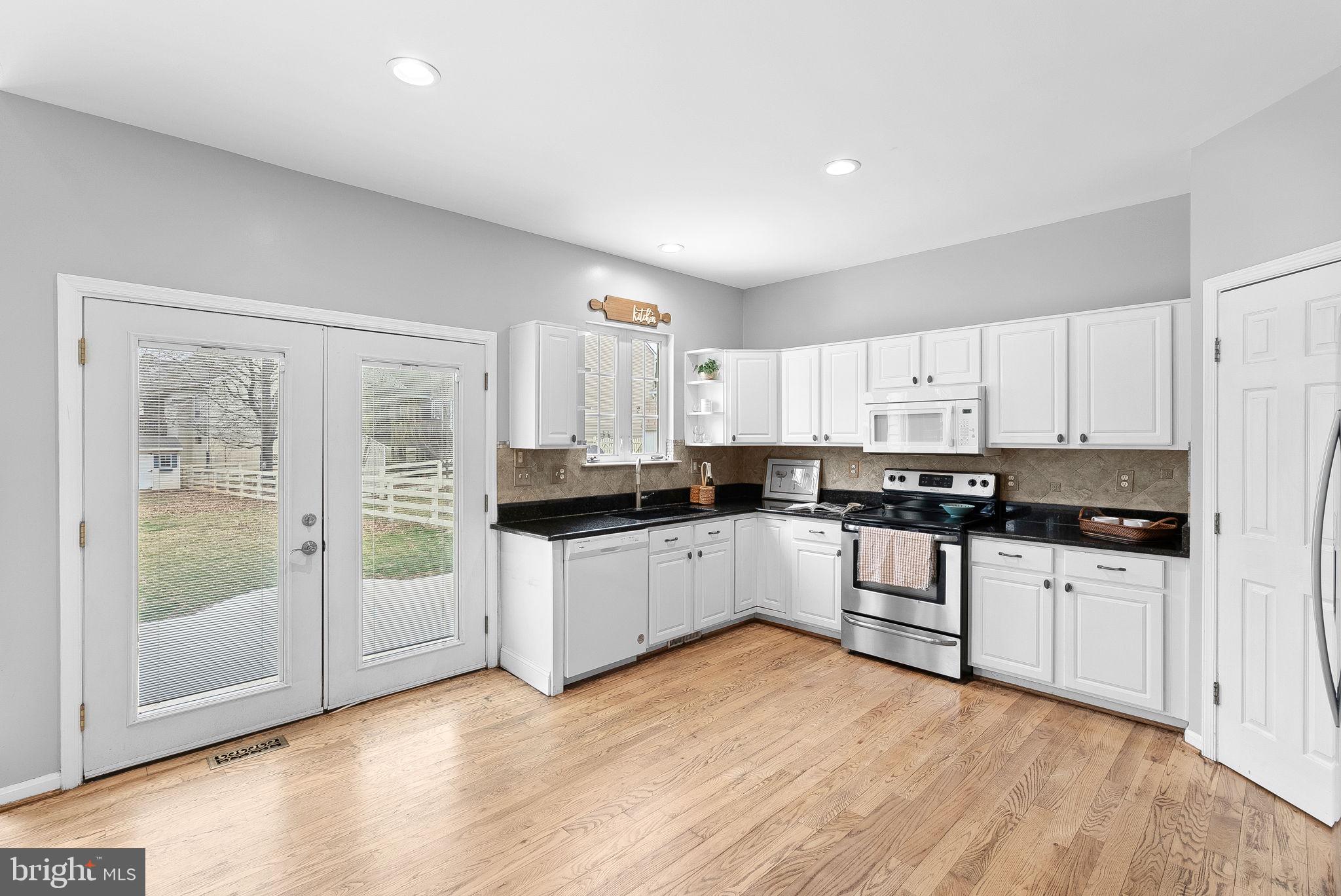 ROUND HILL - Residential