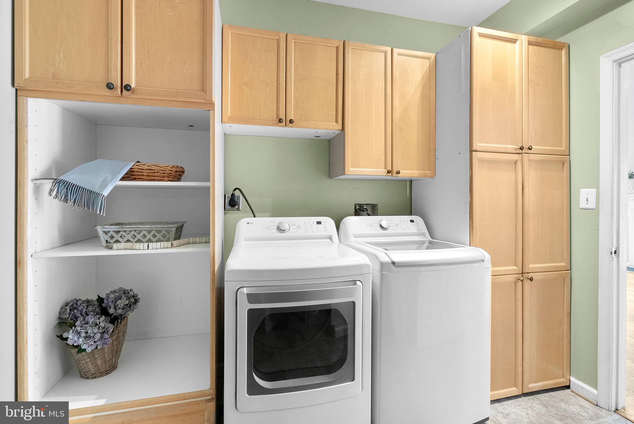 ROUND HILL - Residential