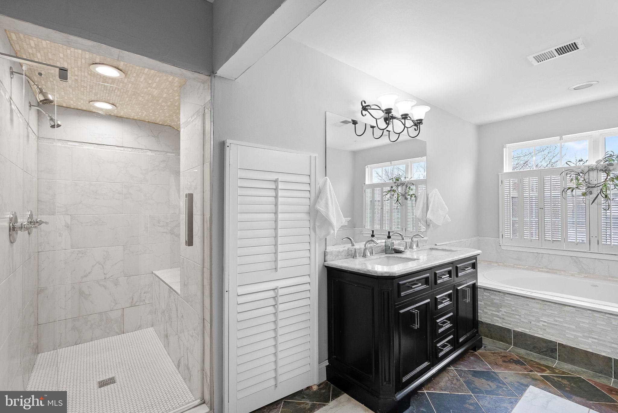 ROUND HILL - Residential