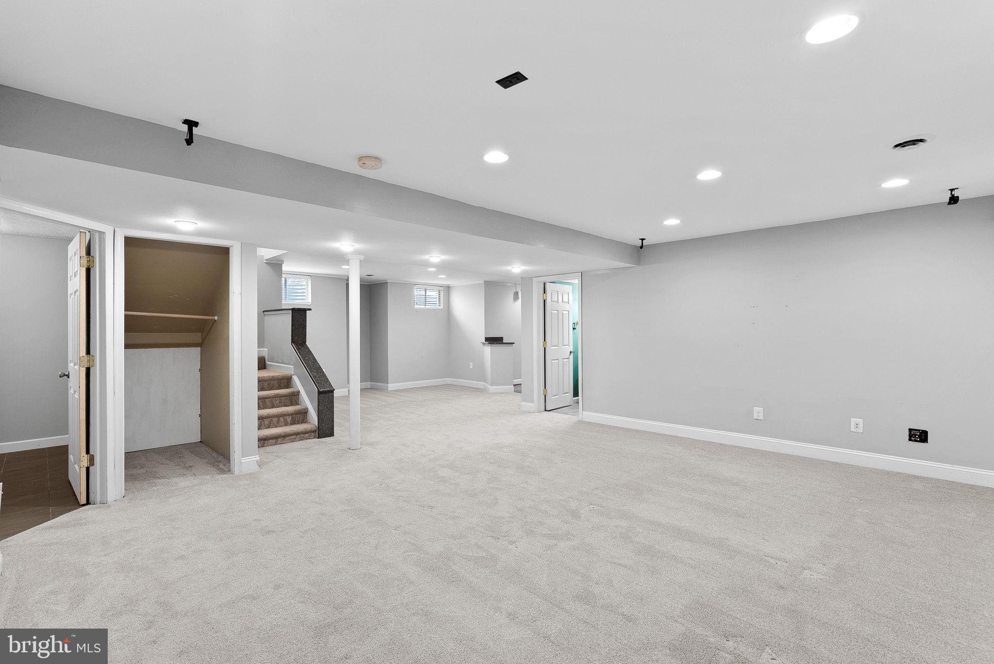 ROUND HILL - Residential