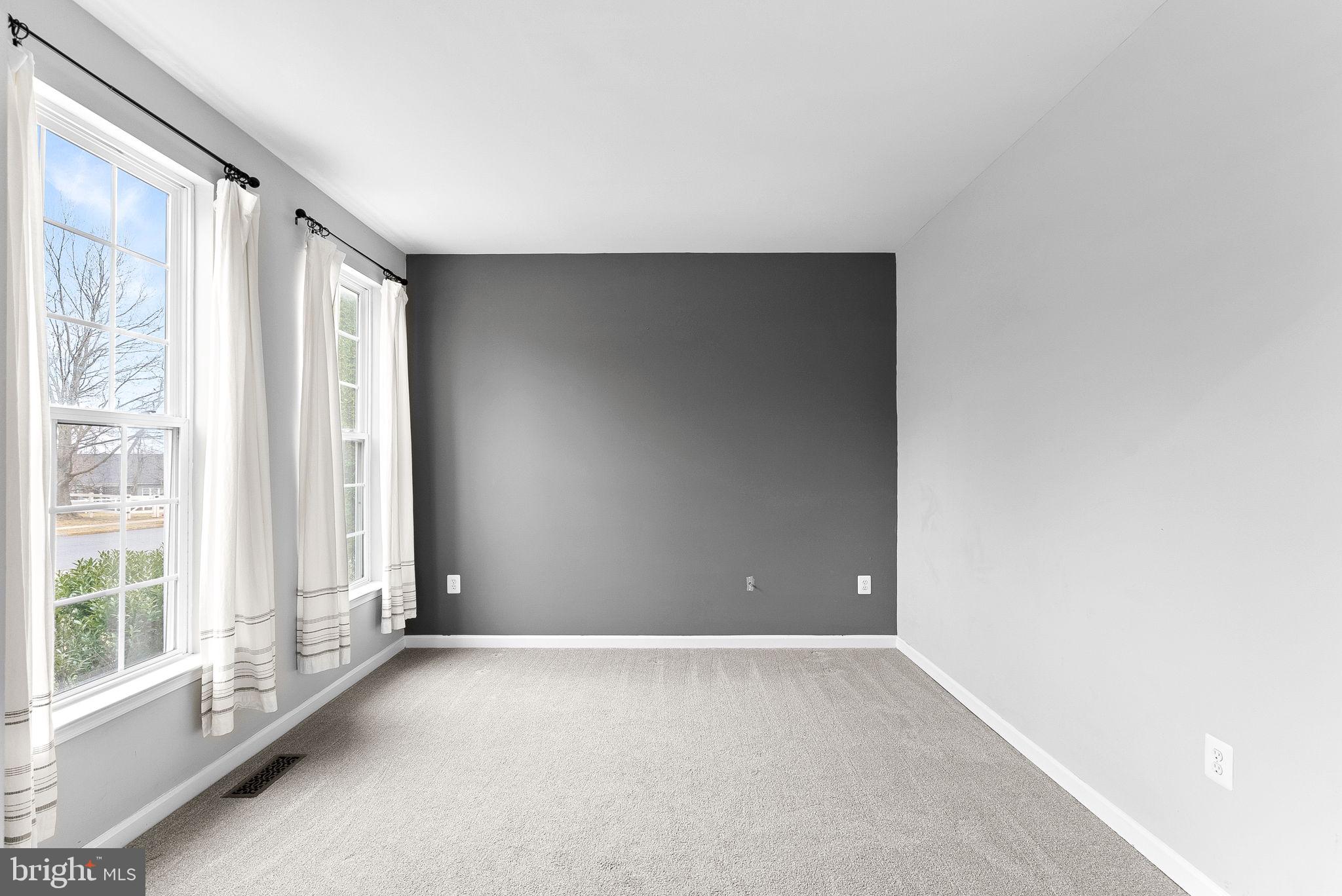 ROUND HILL - Residential