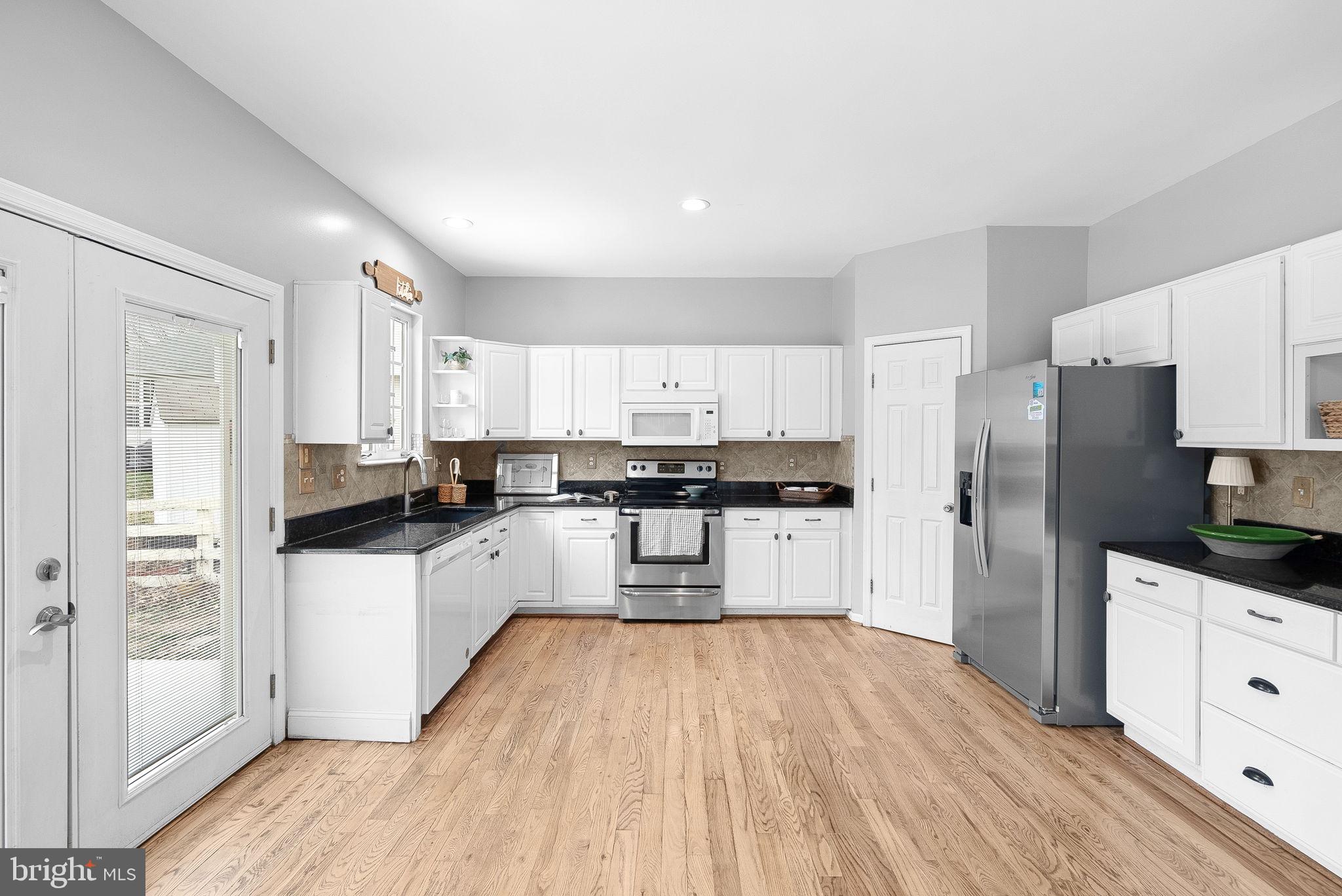 ROUND HILL - Residential